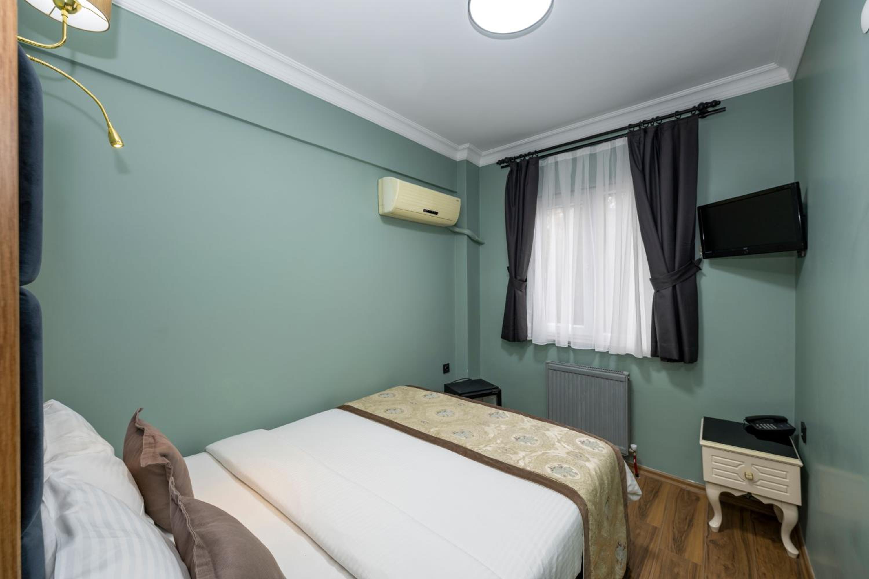 Ista Palace Hotel - Image 17