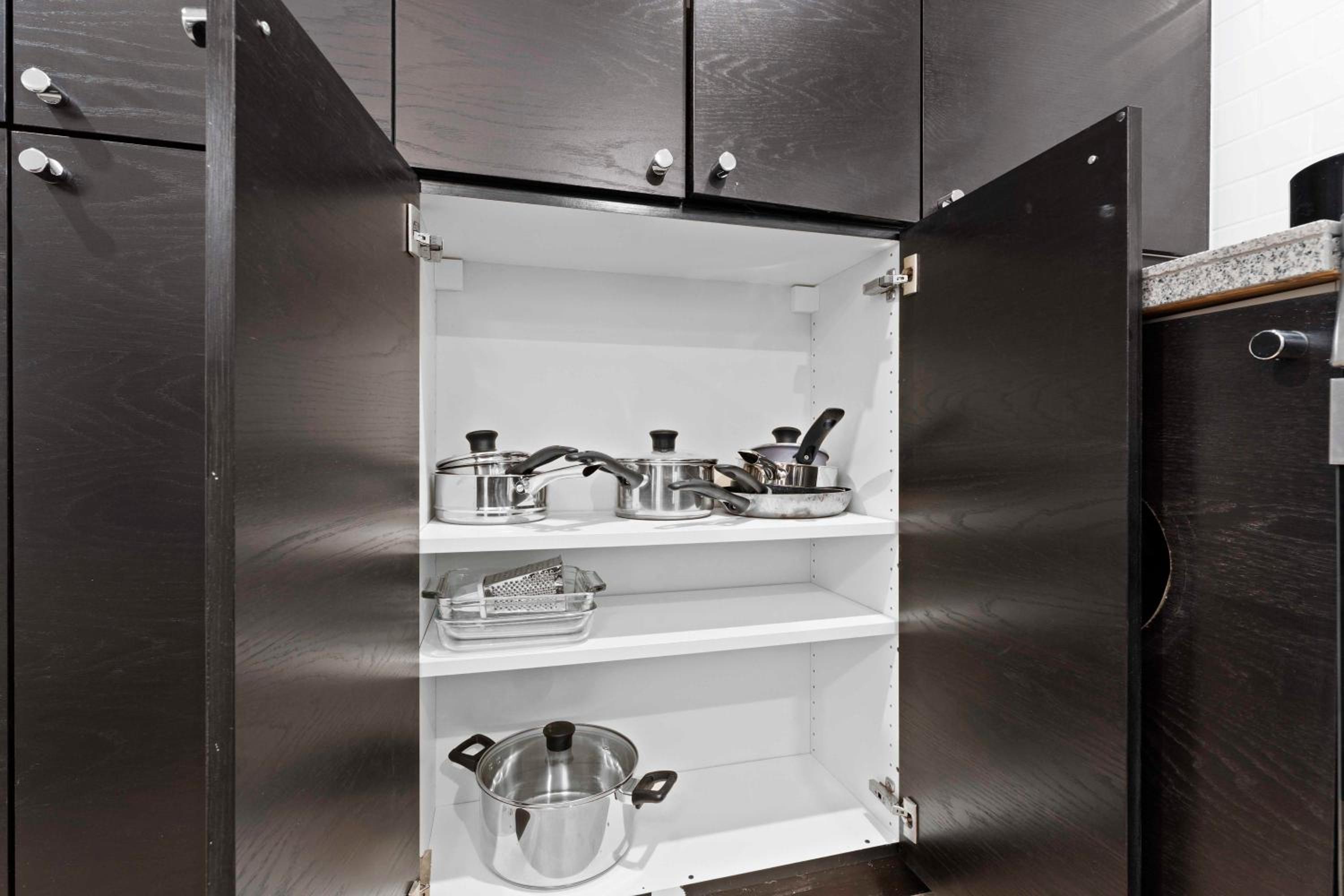Spacious & fully equipped - Private studio apartment - lower level