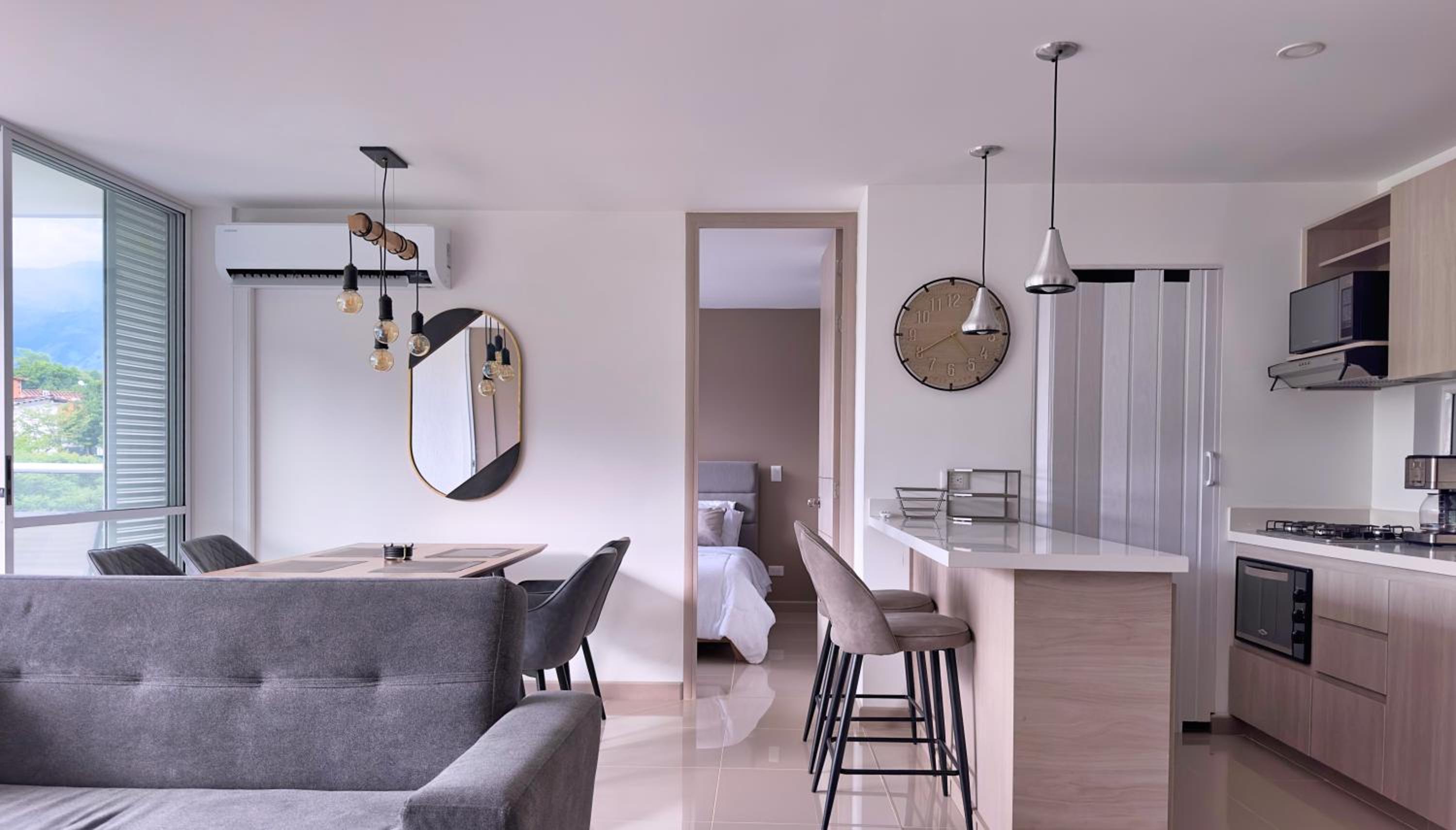 Stunning, Brand-new Apartment