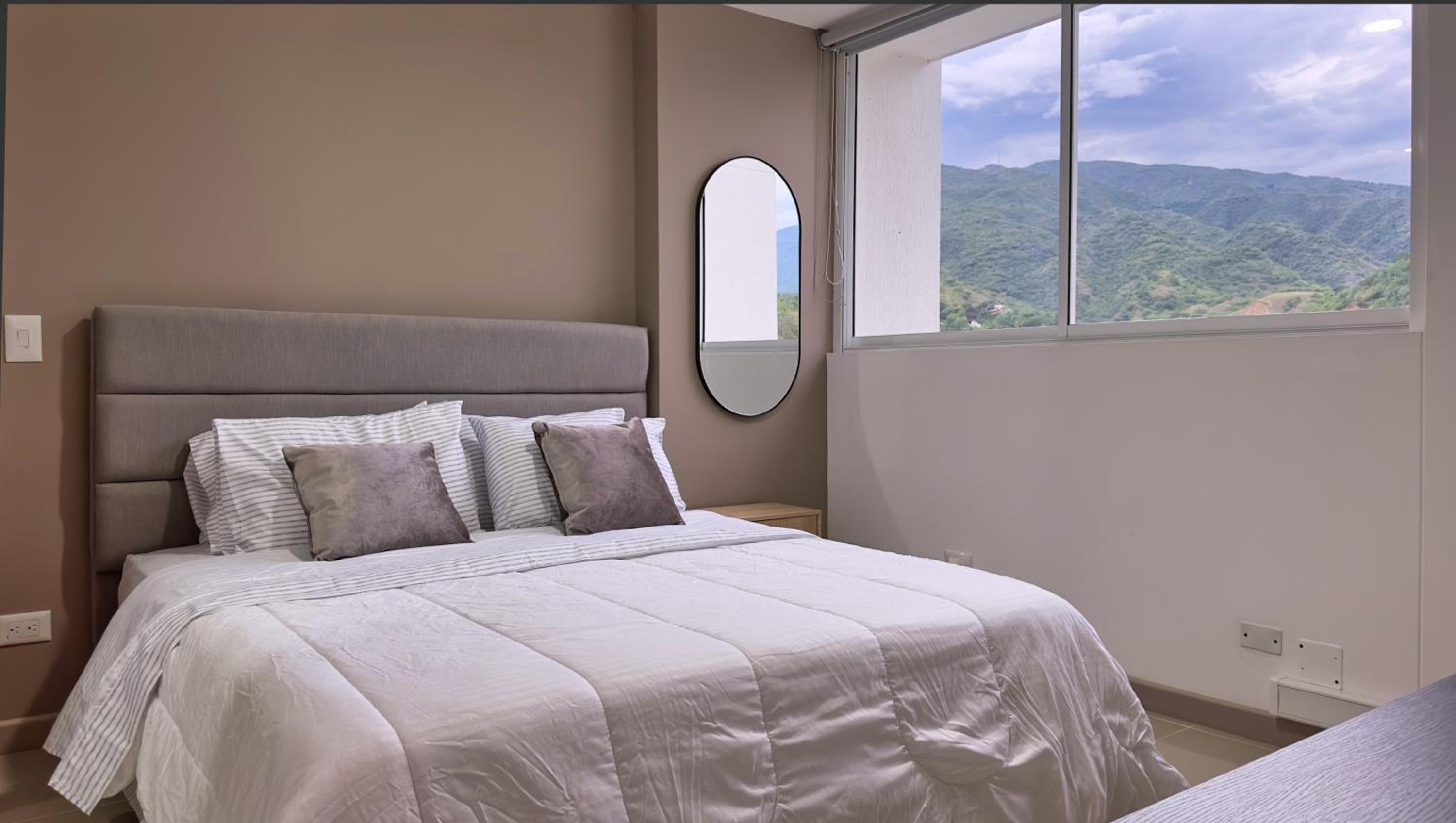 Stunning, Brand-new Apartment
