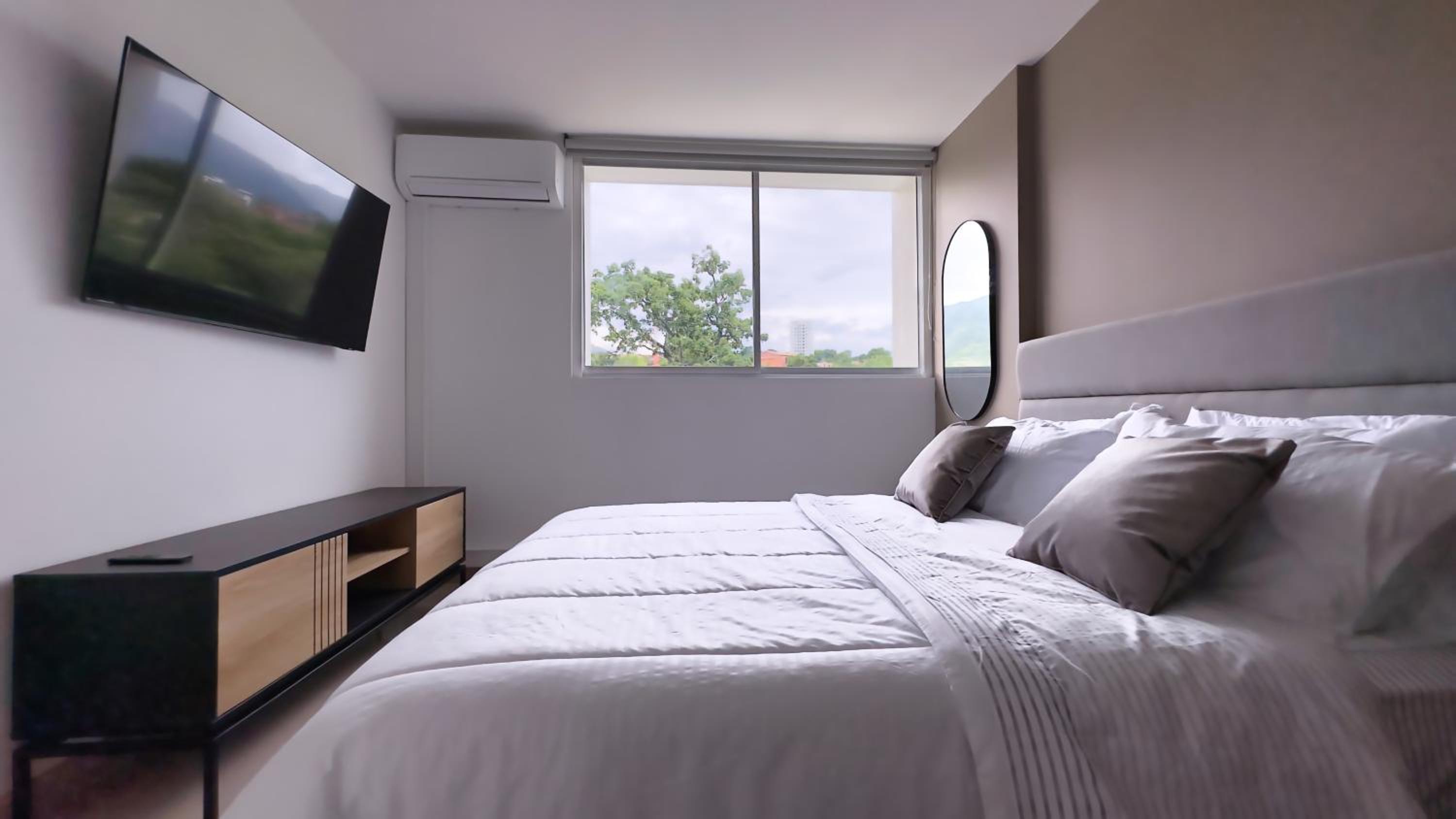 Stunning, Brand-new Apartment