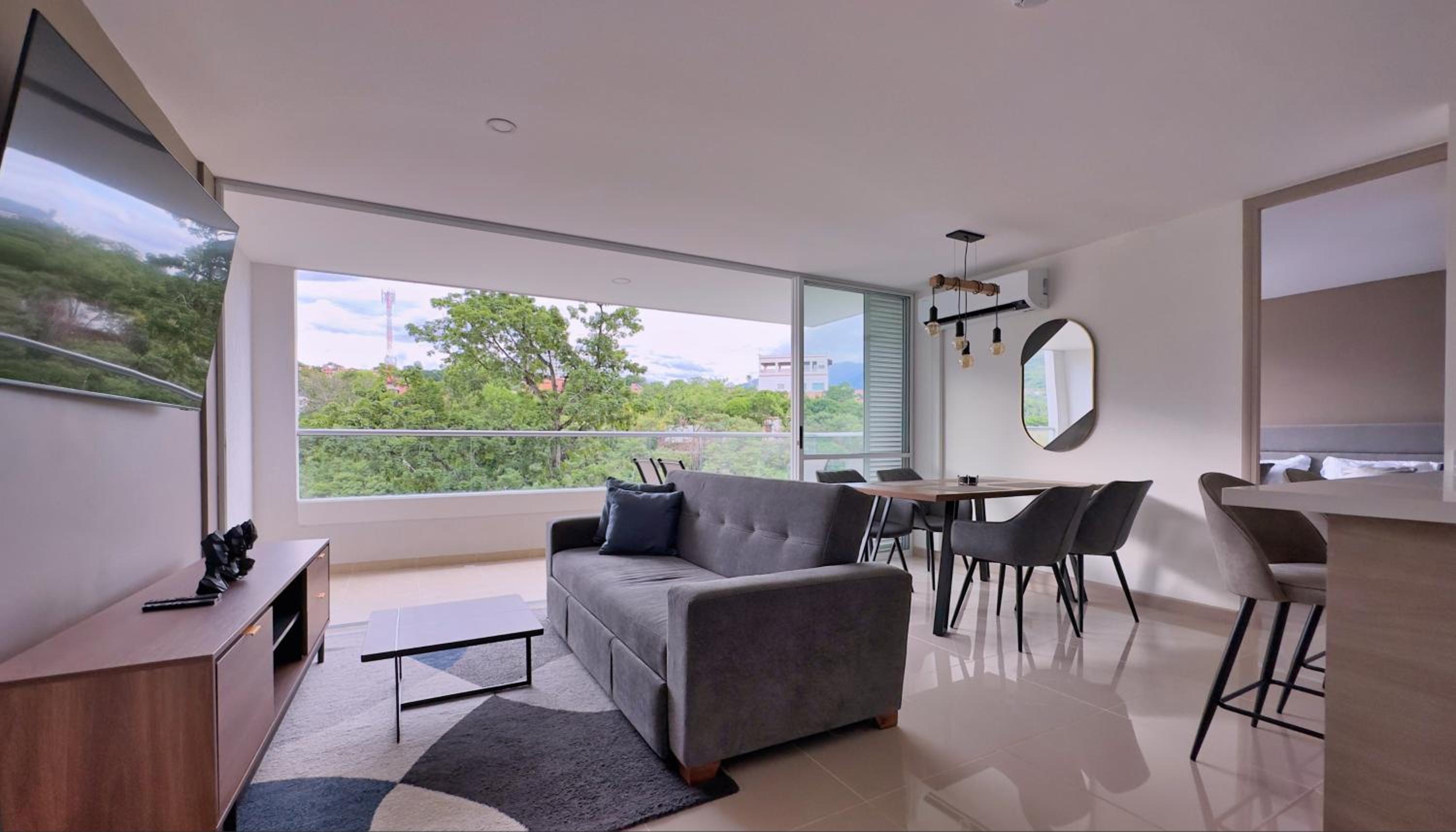 Stunning, Brand-new Apartment