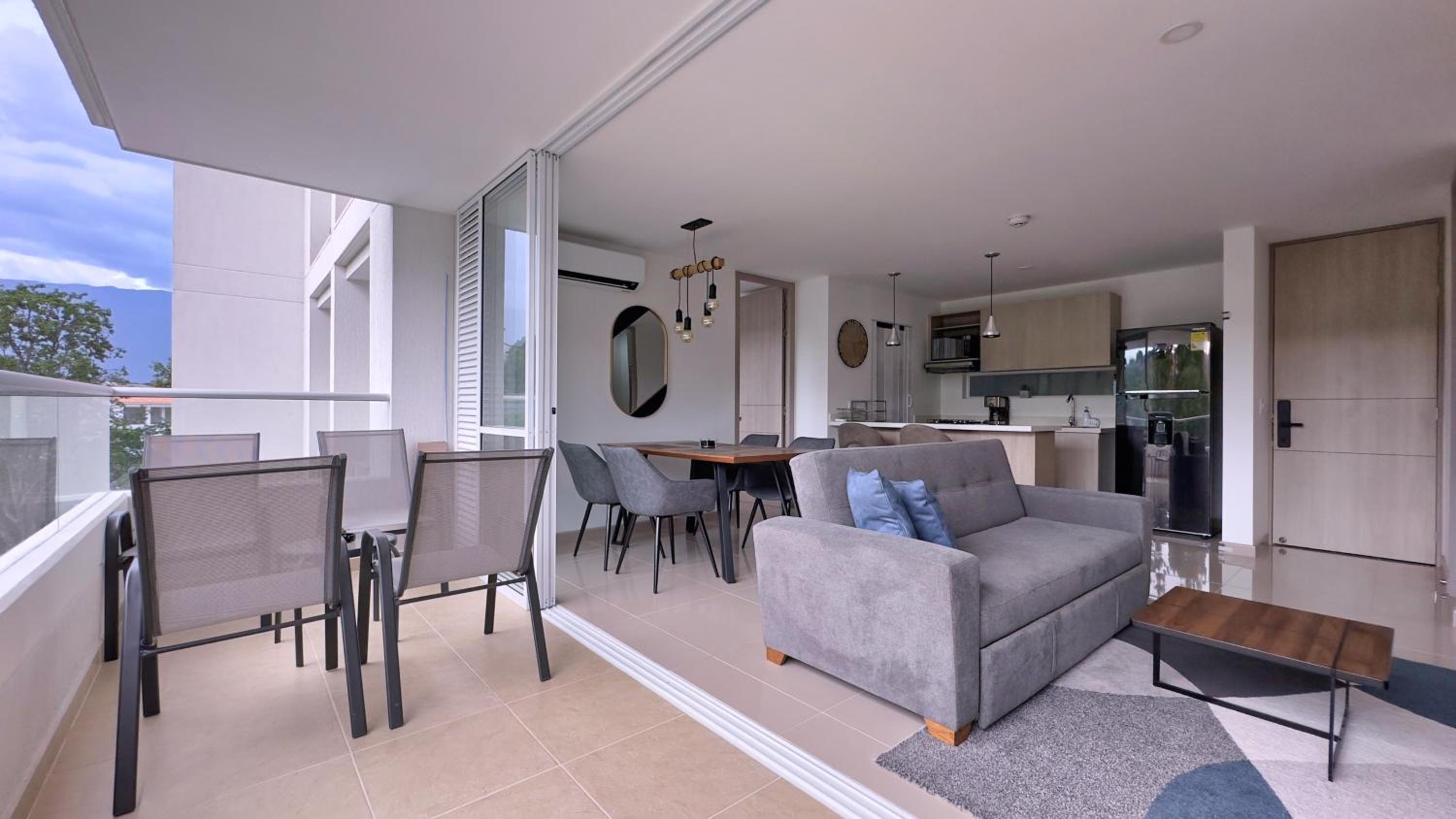 Stunning, Brand-new Apartment