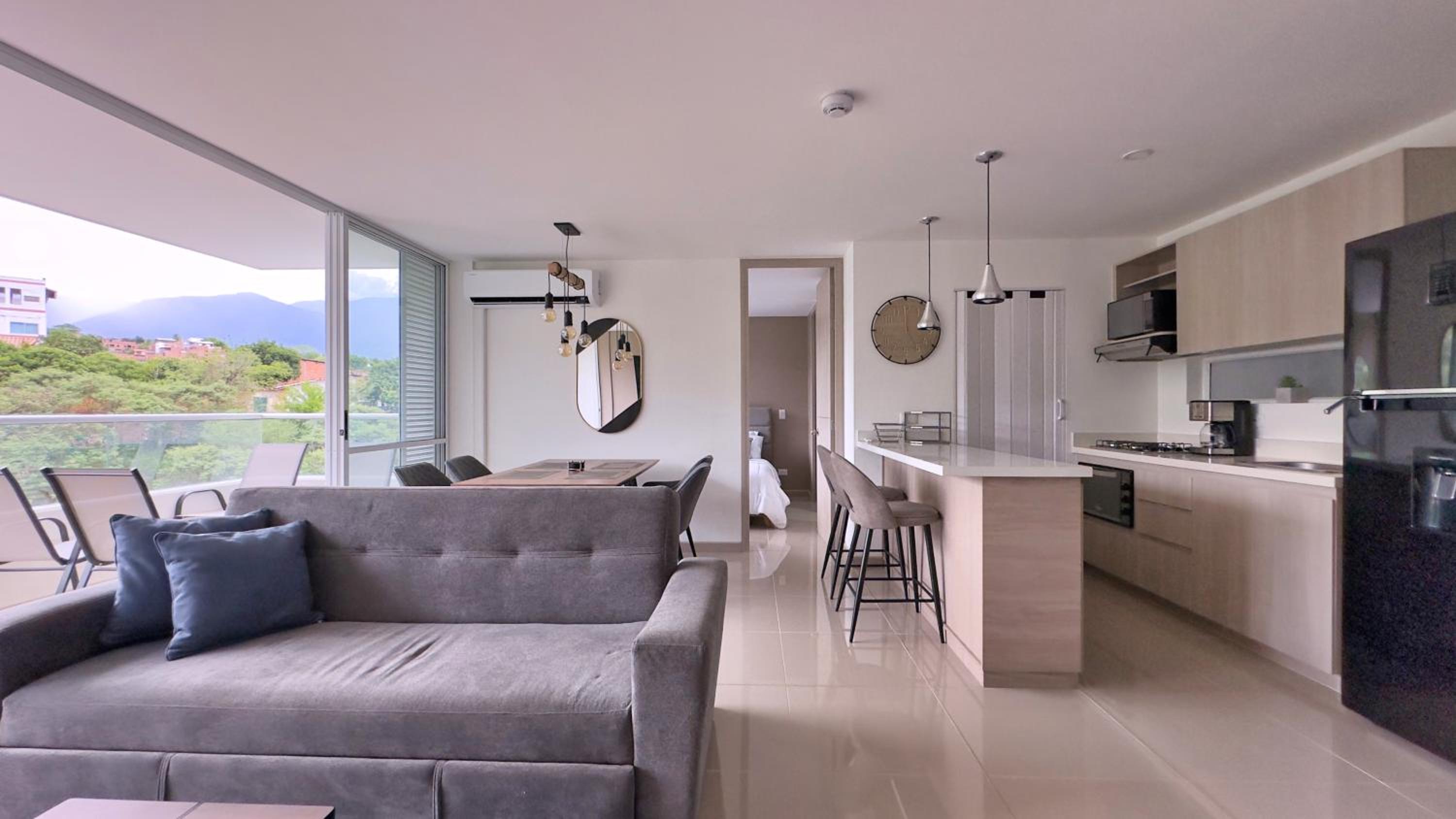 Stunning, Brand-new Apartment