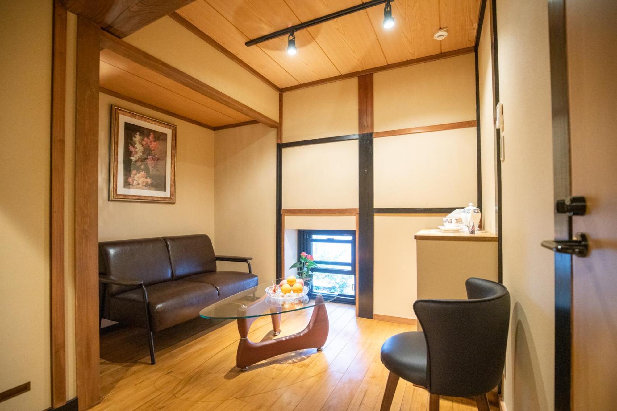Akiko Fukuya Town Villa