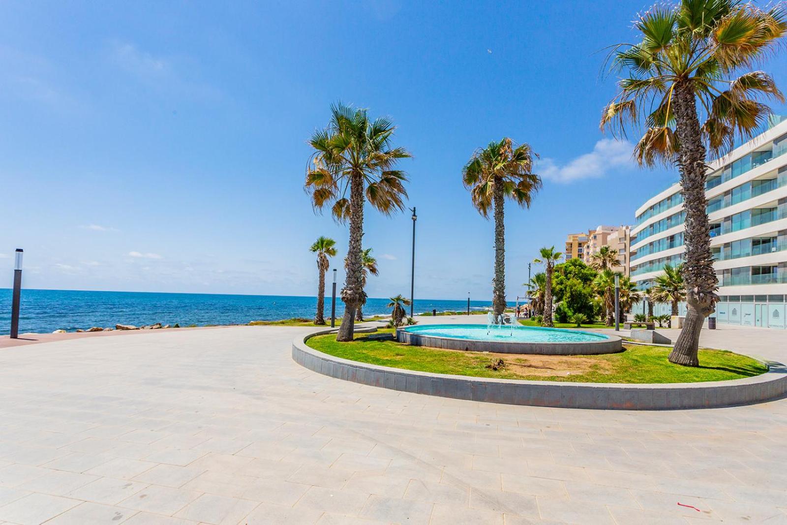 Reel Apartments- Walk to the beach and centre view 3