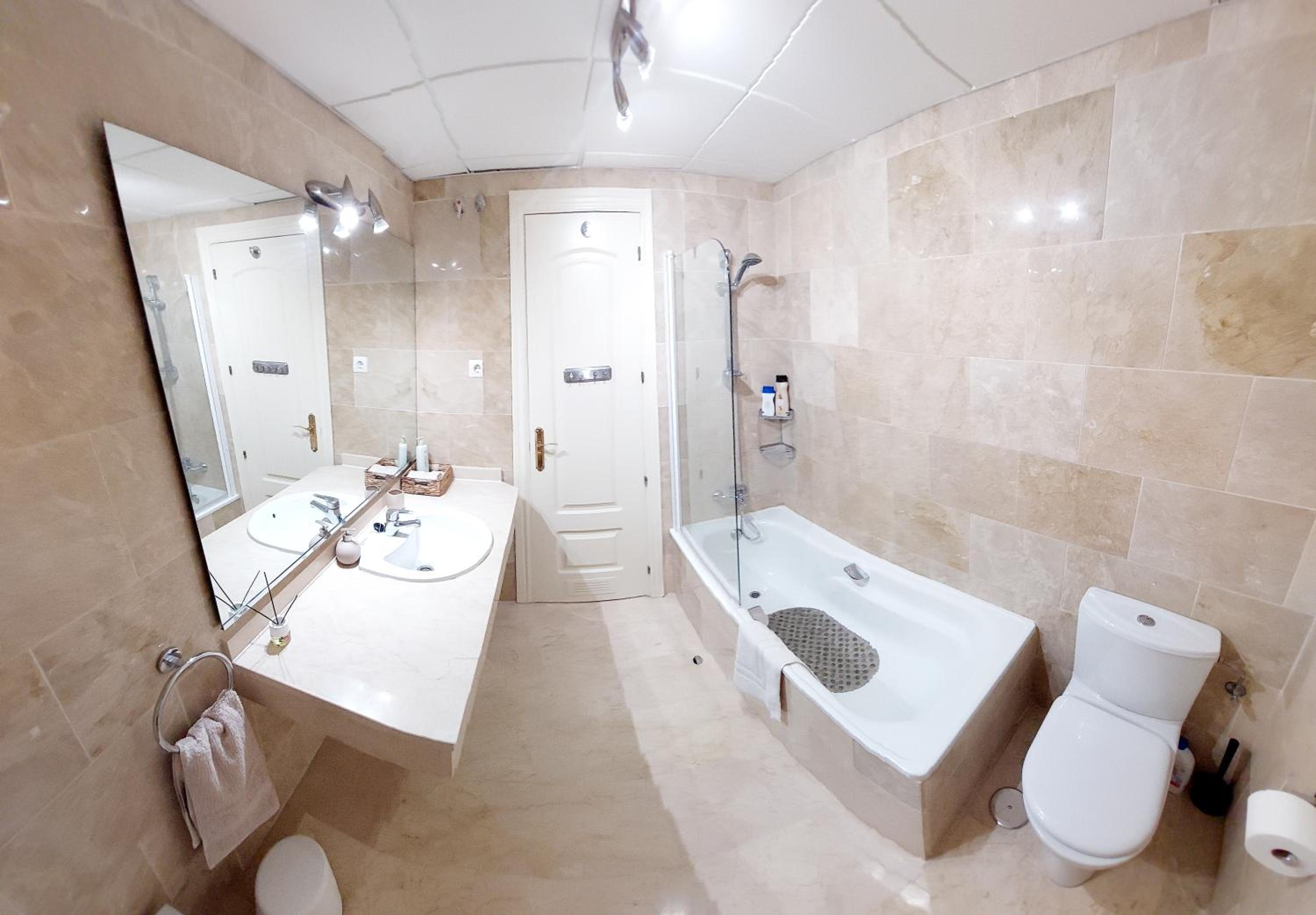 Luxurious Apartment 2 Bedroom 2 Bathroom Near Beach