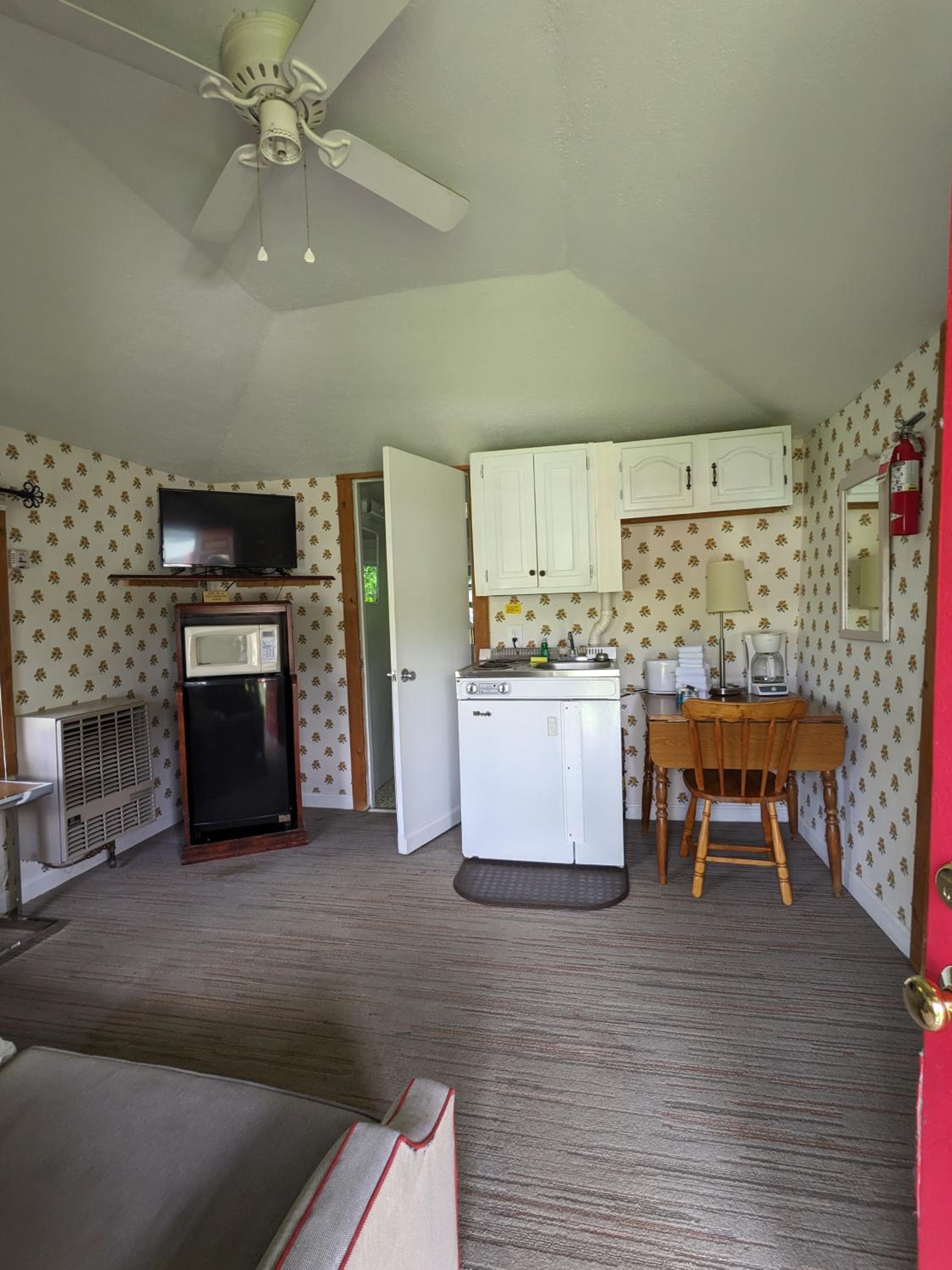 Perry's Motel and Cottages