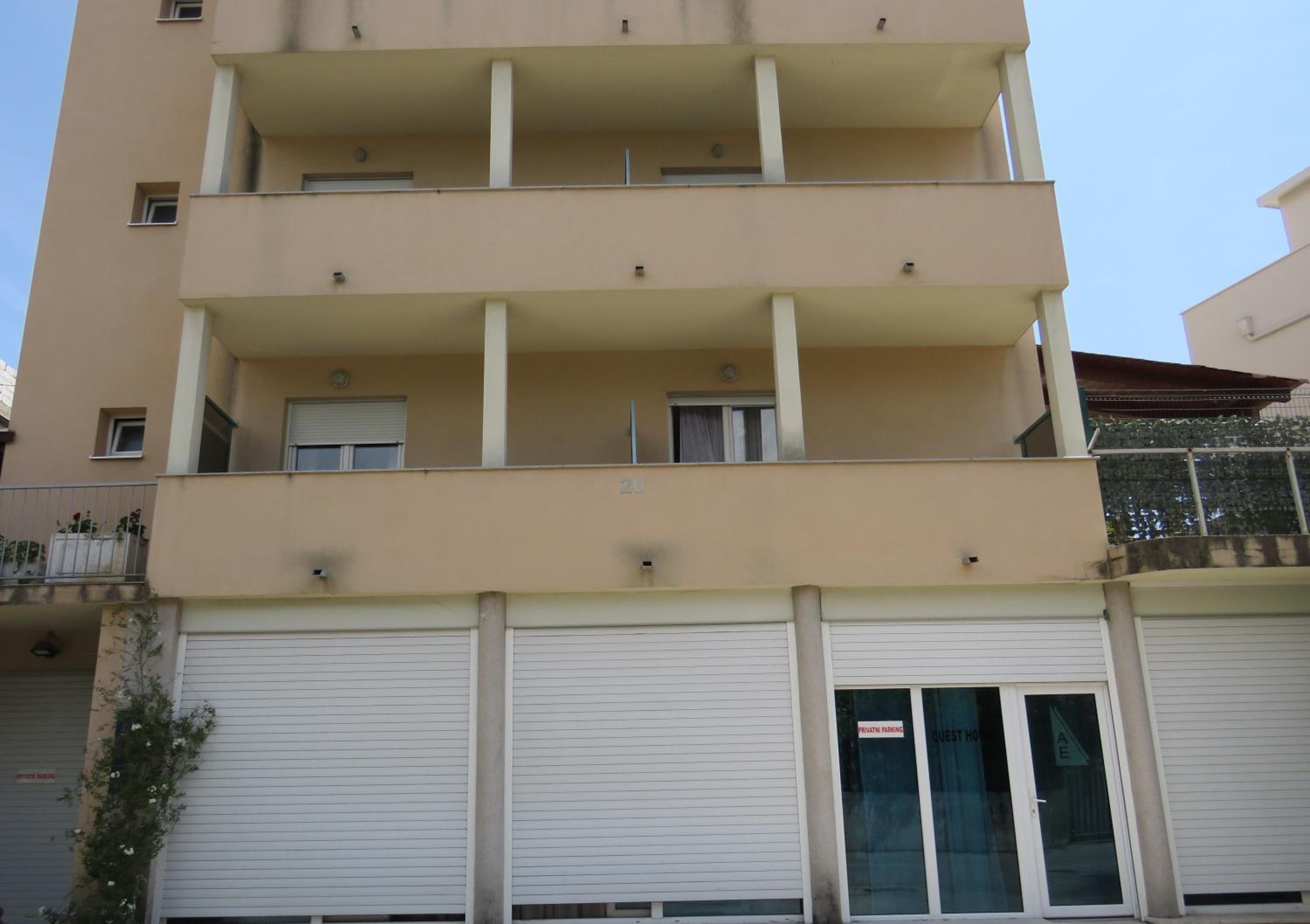 Split Apartments MICI