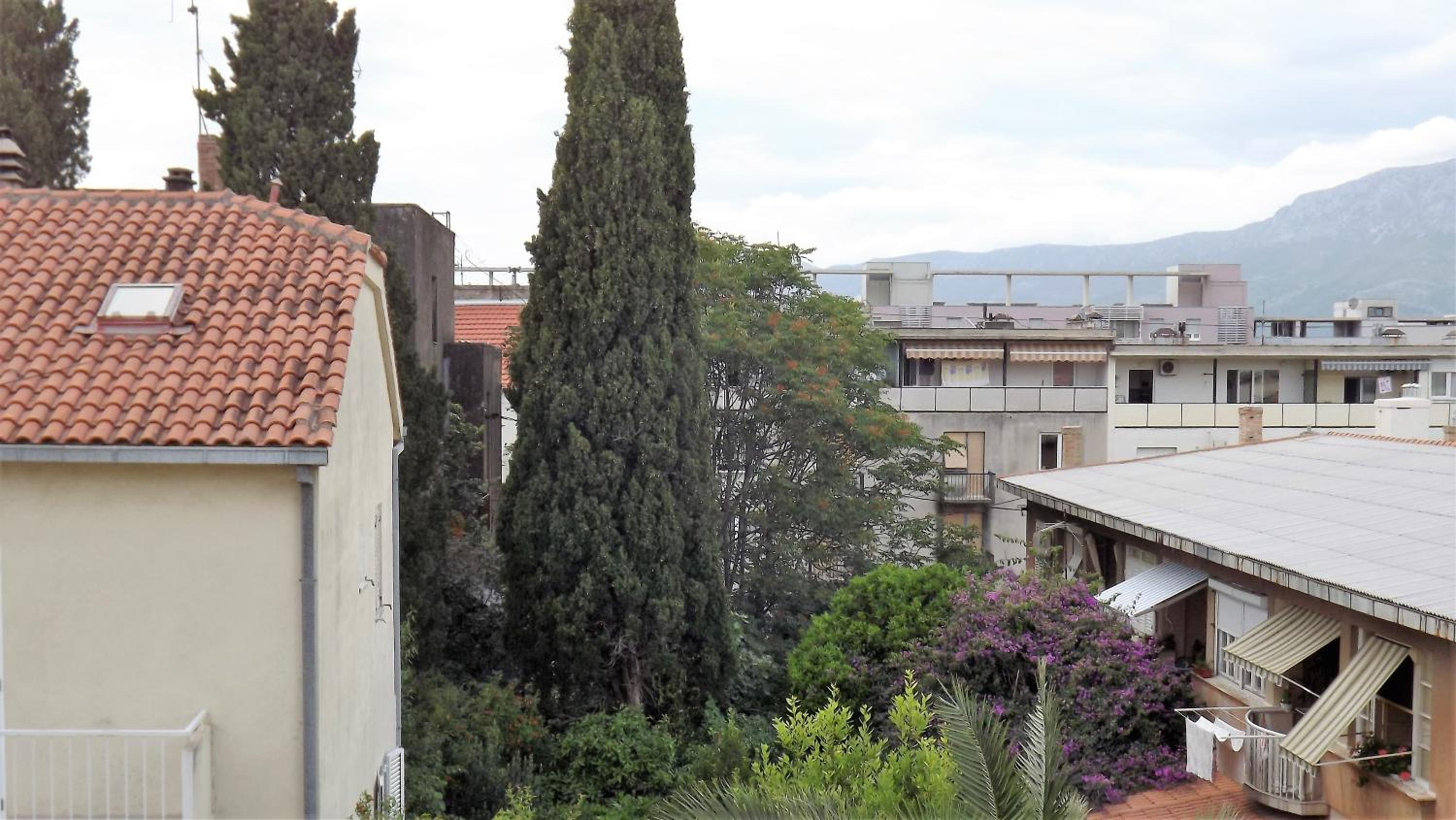 Split Apartments MICI