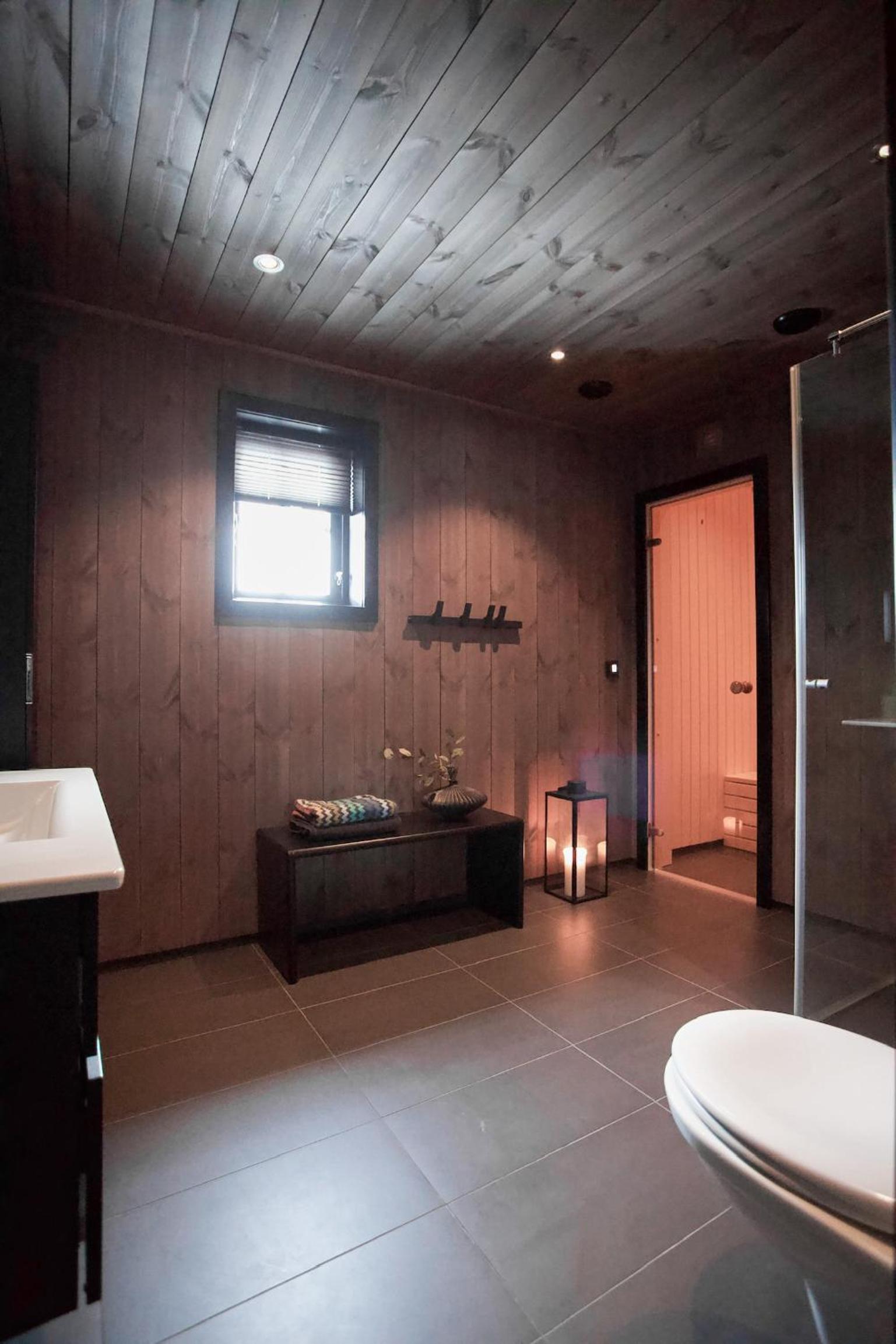 Luxurious 5-Bedroom Mountain Chalet with Sauna, Panoramic Views, and Two Full Bathrooms