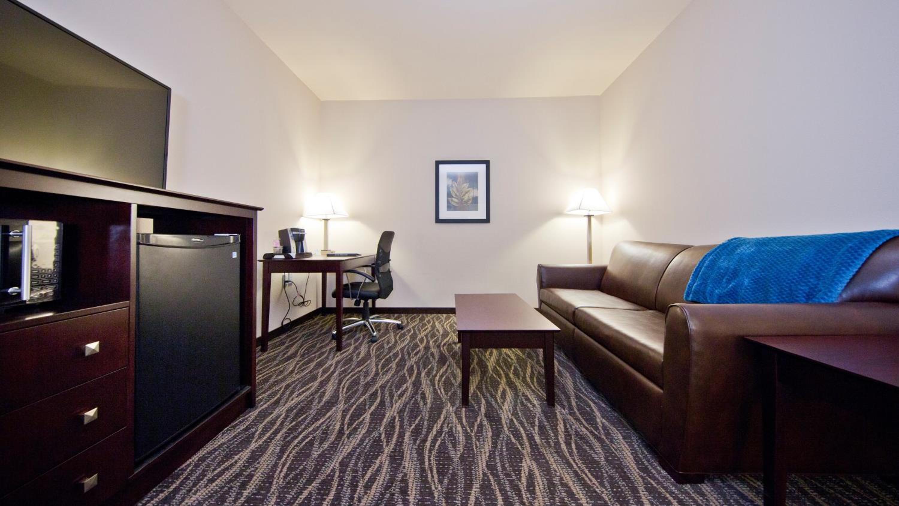 Cobblestone Inn & Suites - Boone