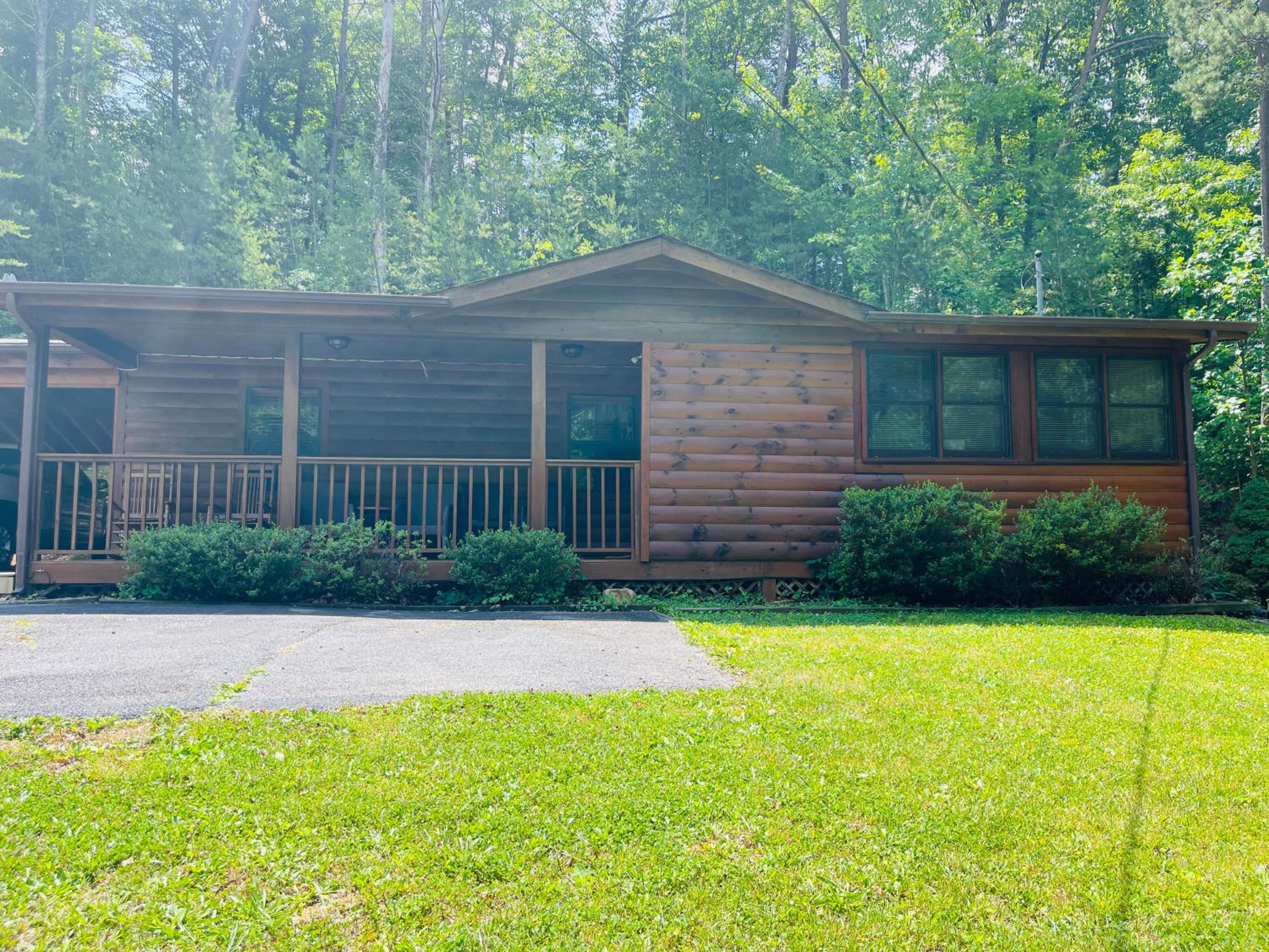 Smoky Mountain Enchanting Haven 3BR2BA Cabin view 5
