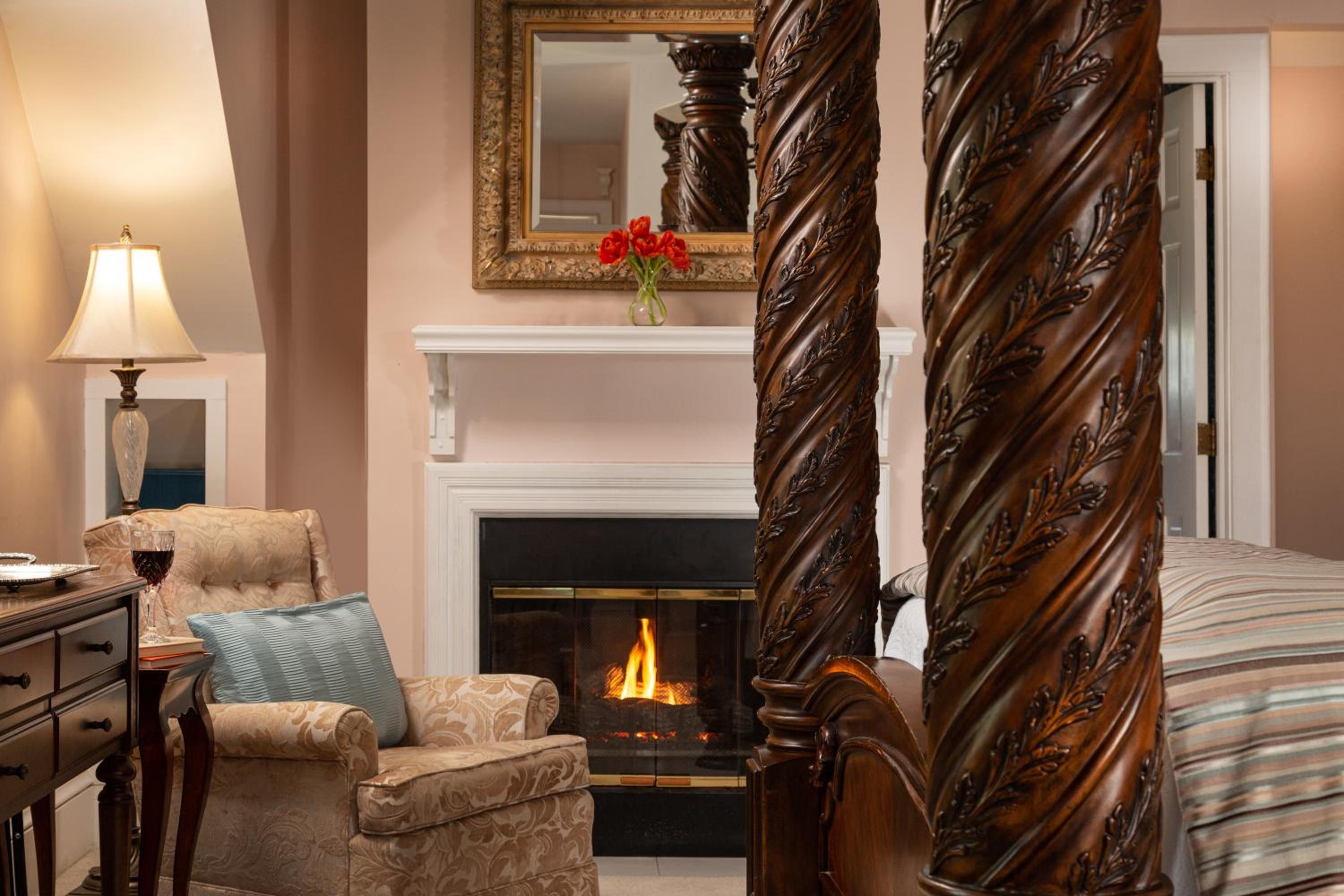 White Doe Inn Bed & Breakfast