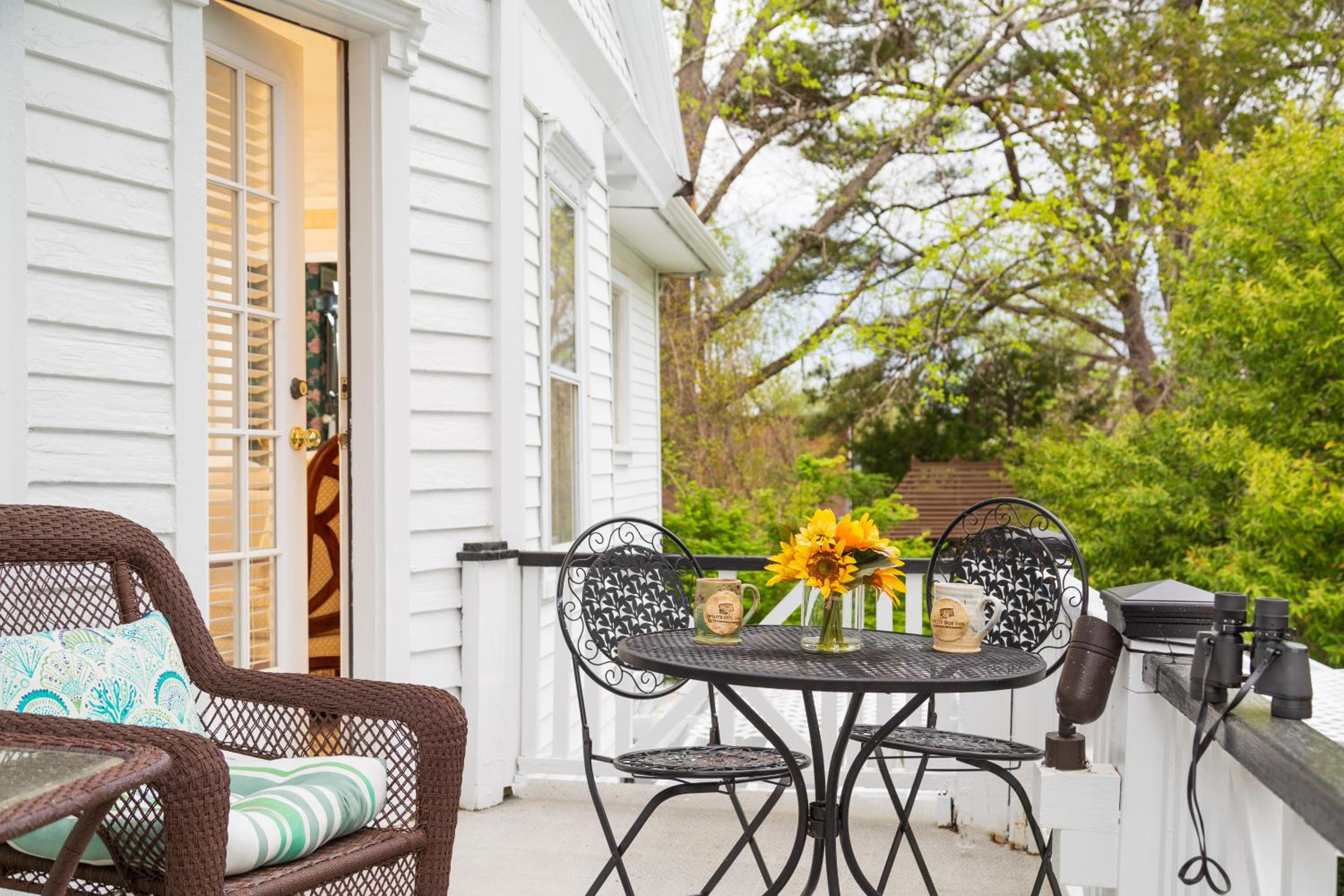 White Doe Inn Bed & Breakfast