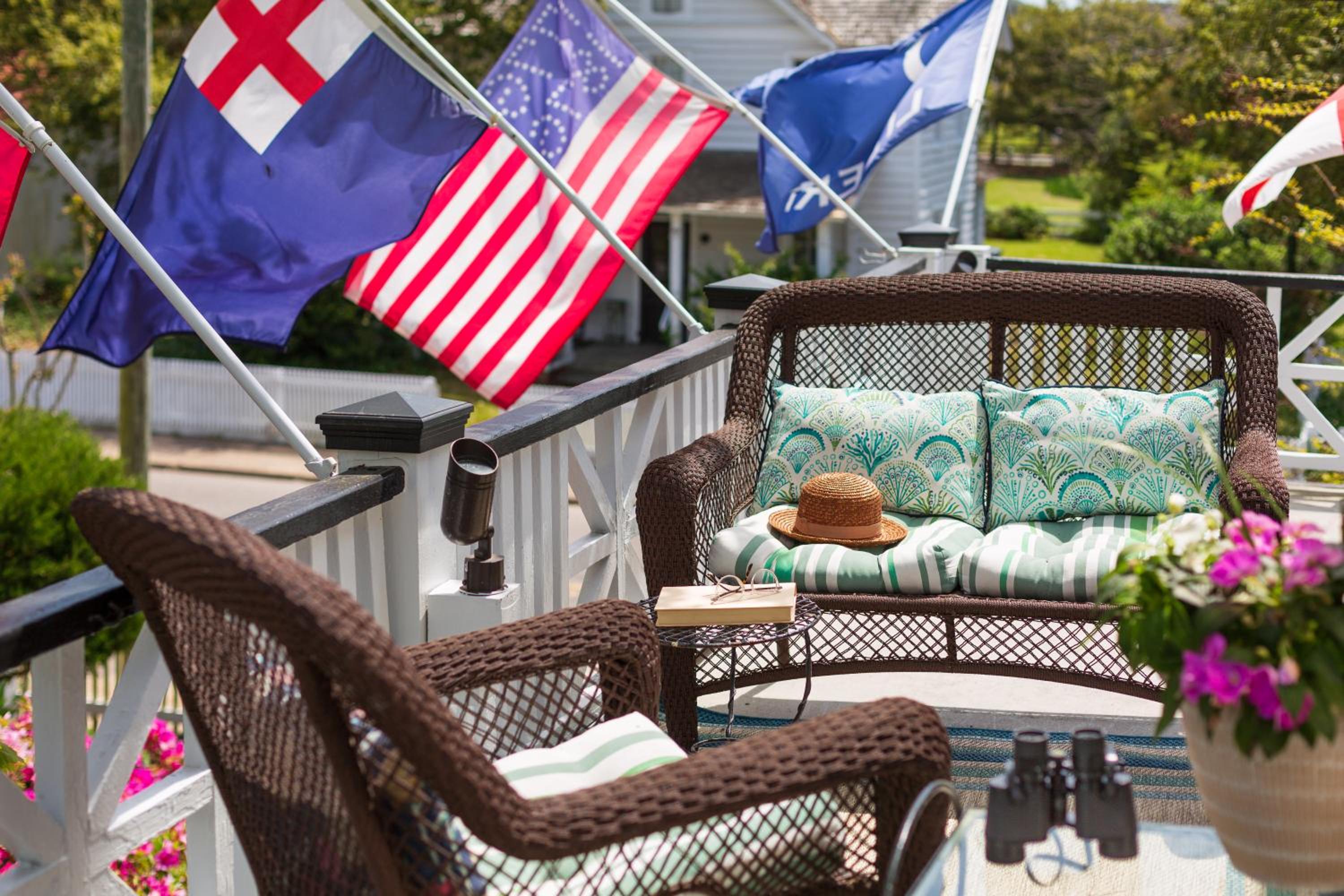 White Doe Inn Bed & Breakfast