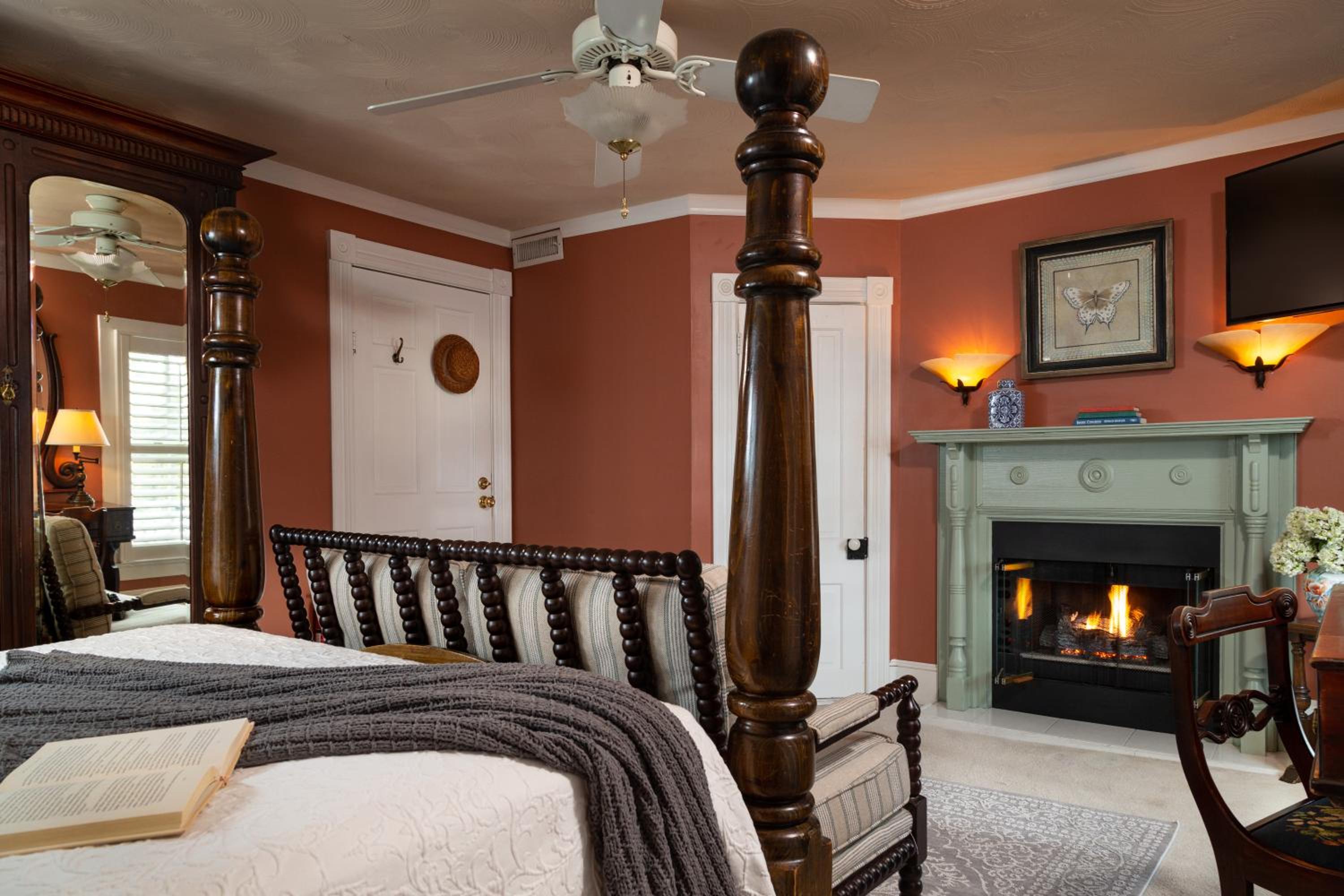 White Doe Inn Bed & Breakfast