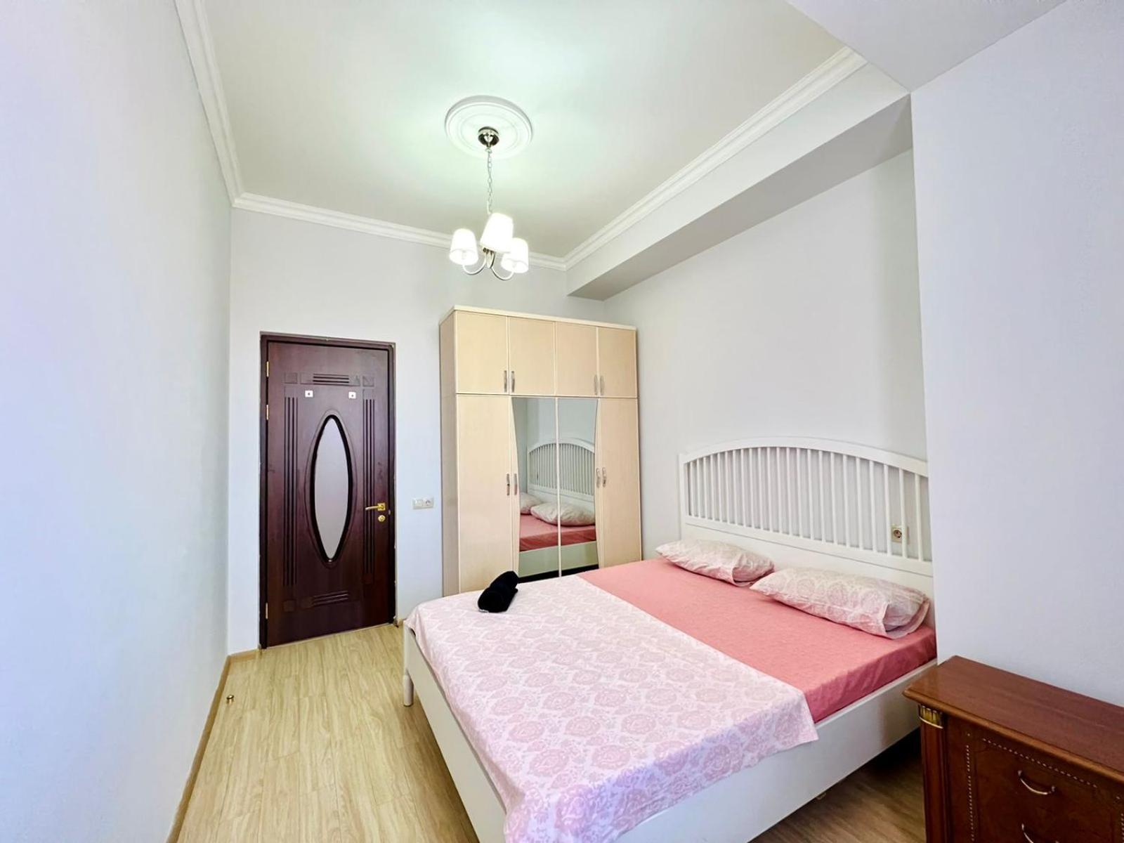 Luxury Spacious 2Bedroom +Balcony Near Opera and Northern Avenue, Middle Of Center