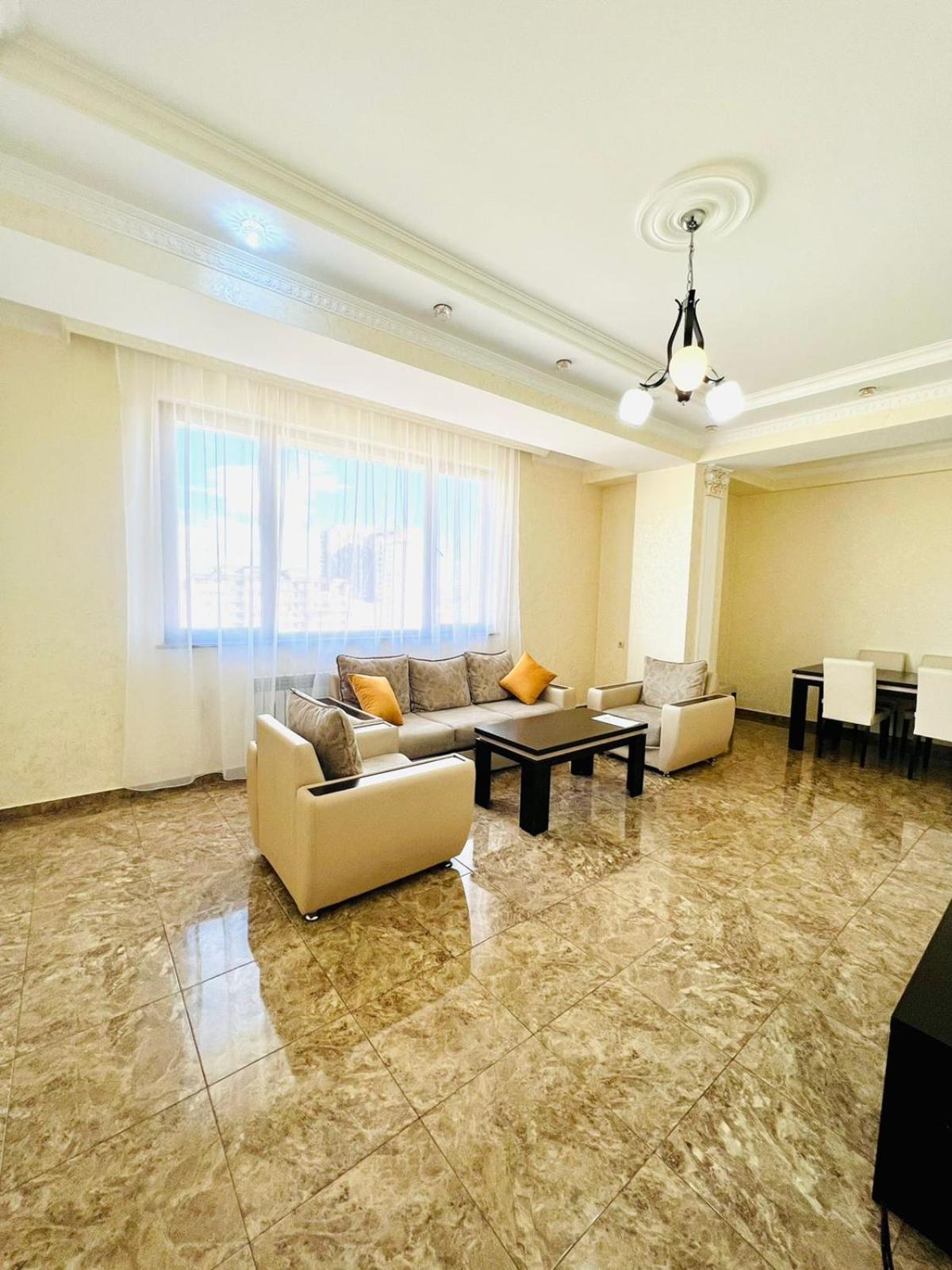 Luxury Spacious 2Bedroom +Balcony Near Opera and Northern Avenue, Middle Of Center