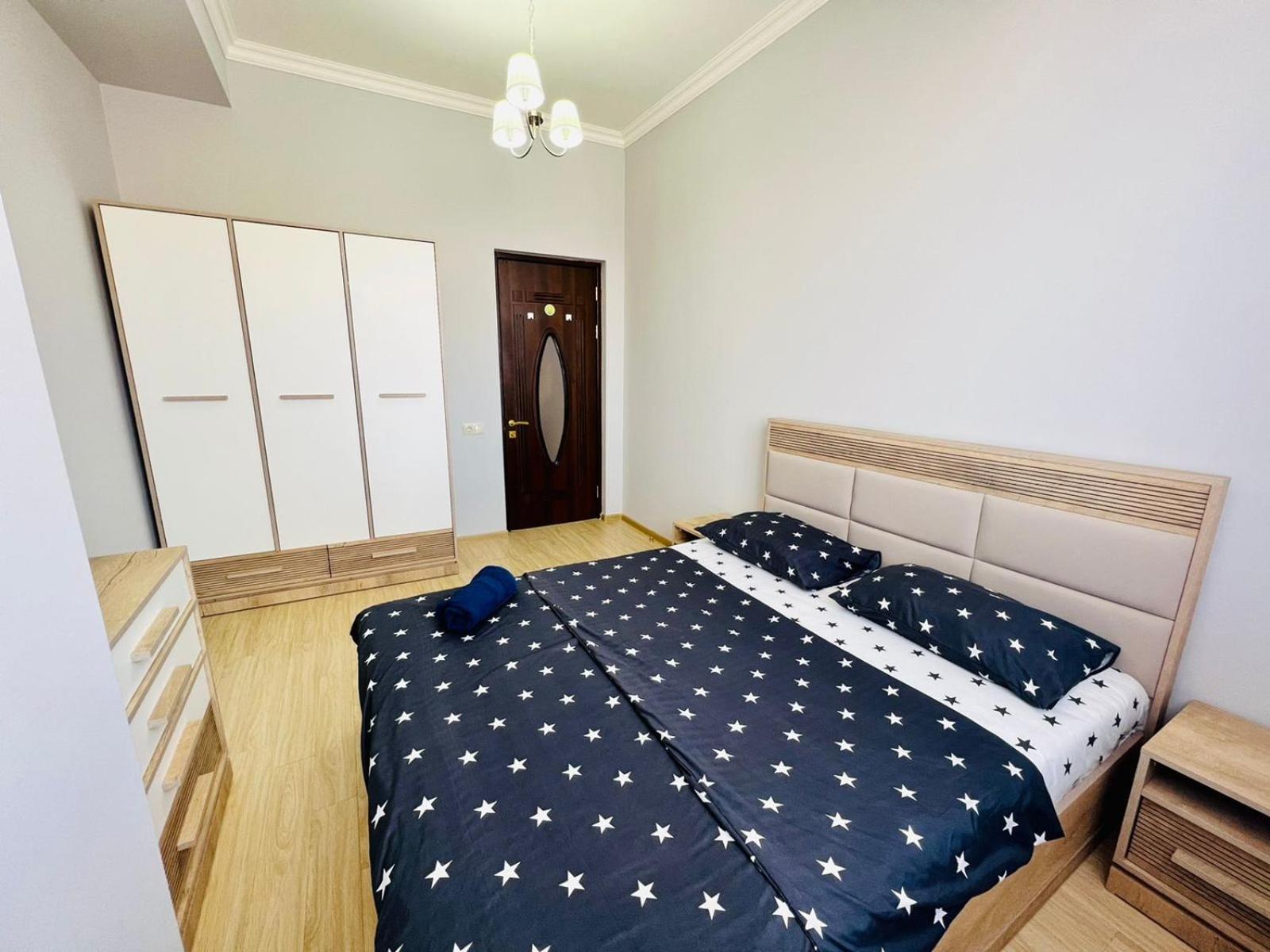 Luxury Spacious 2Bedroom +Balcony Near Opera and Northern Avenue, Middle Of Center