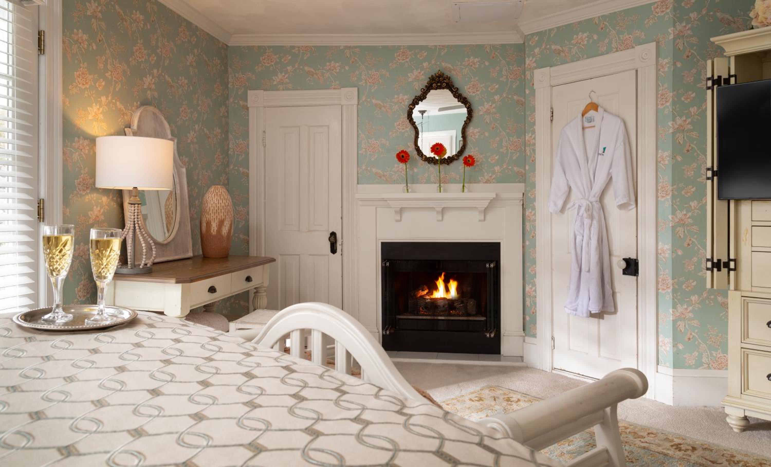 White Doe Inn Bed & Breakfast