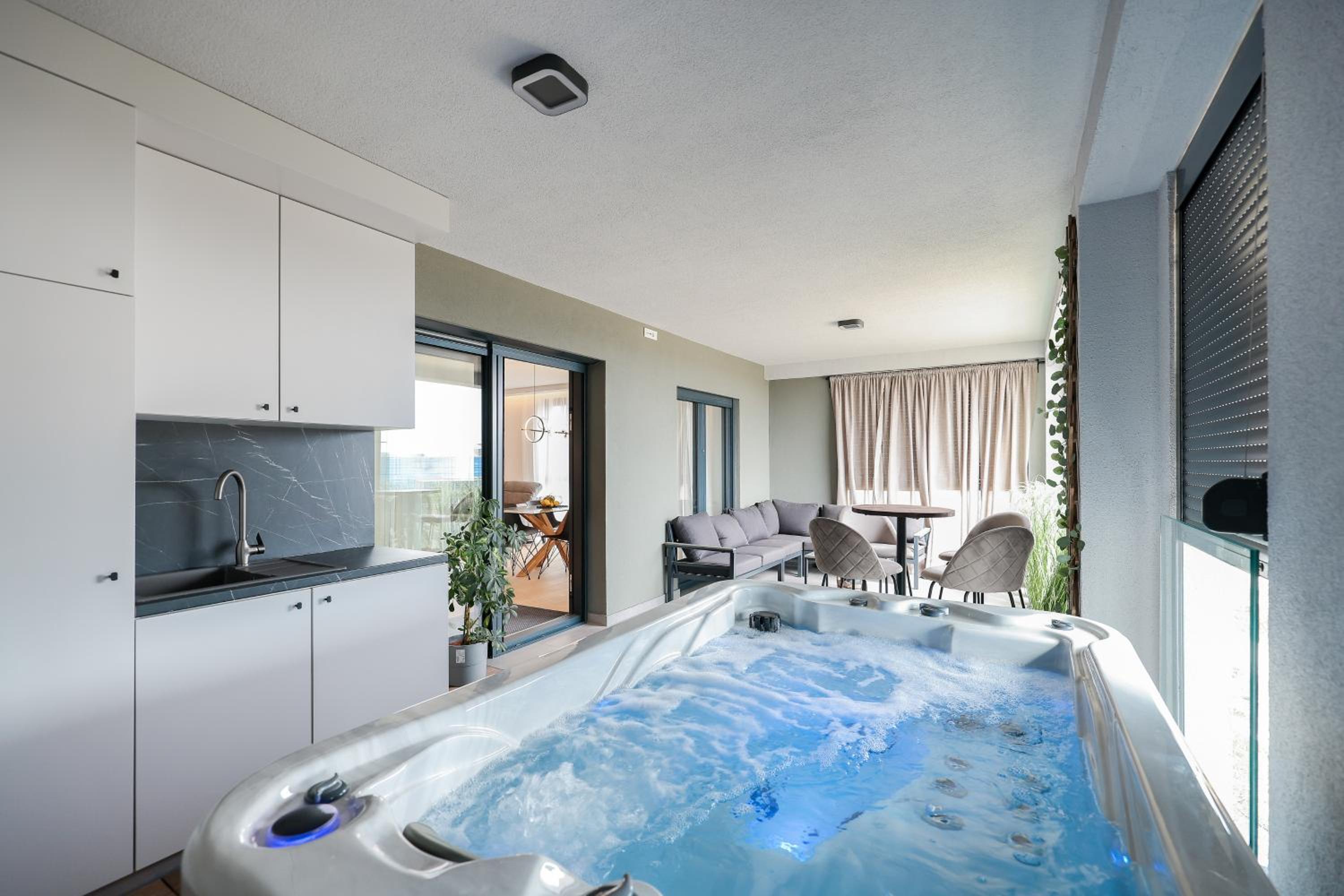 Hotel Komod - Image 1