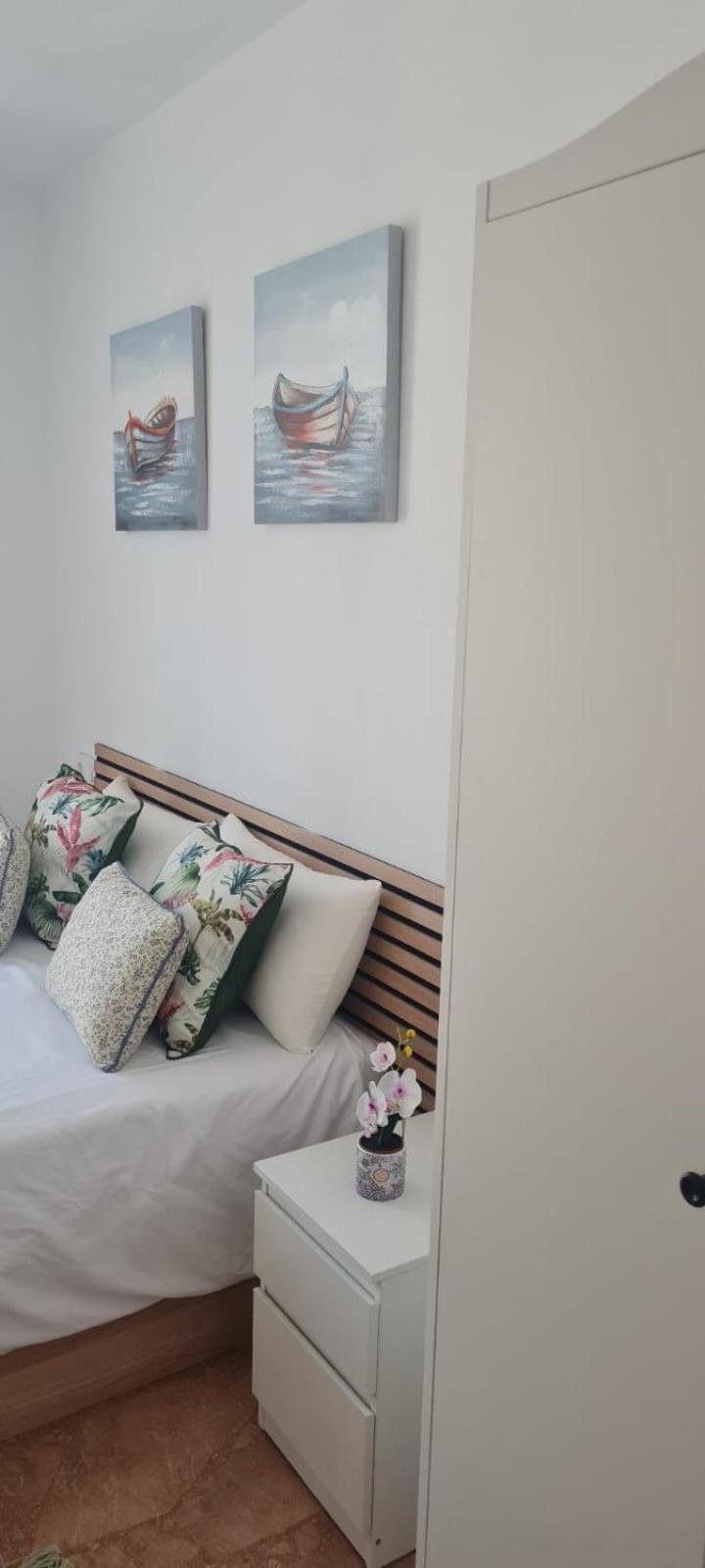 Aparthotel Mediterráneo by NeoHotels-Centro 8 min by Metro
