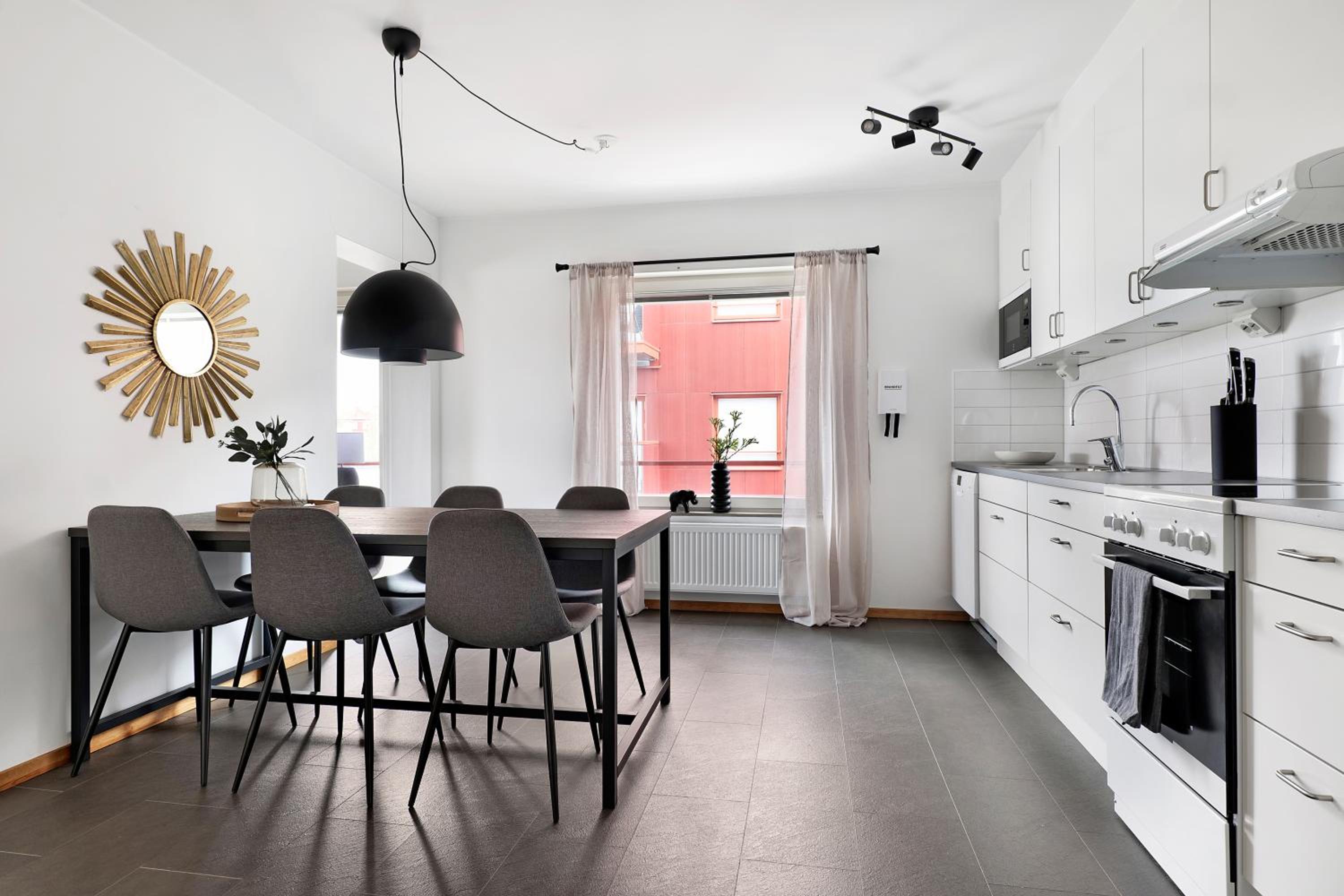 Guestly Homes - 3BR Modern Apartment view 2