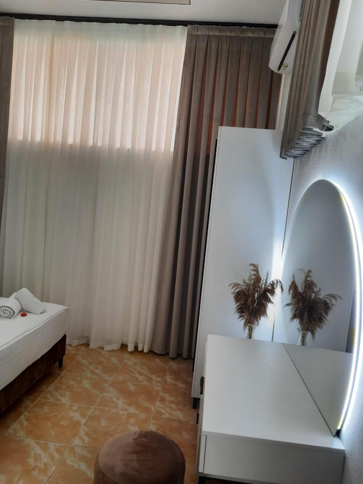 VILA PUSHIMI REGIS