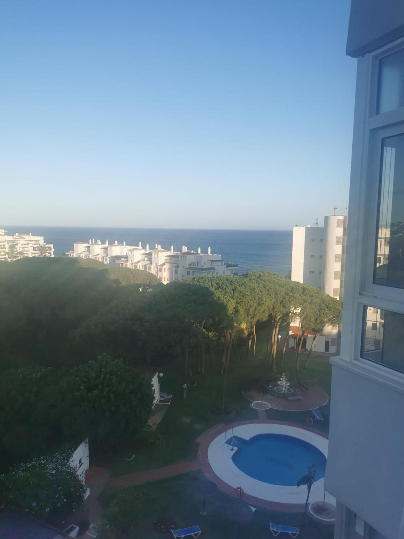 Málaga, Andalucía, Marbella - Mijas Costa, primera línea de playa view 3
