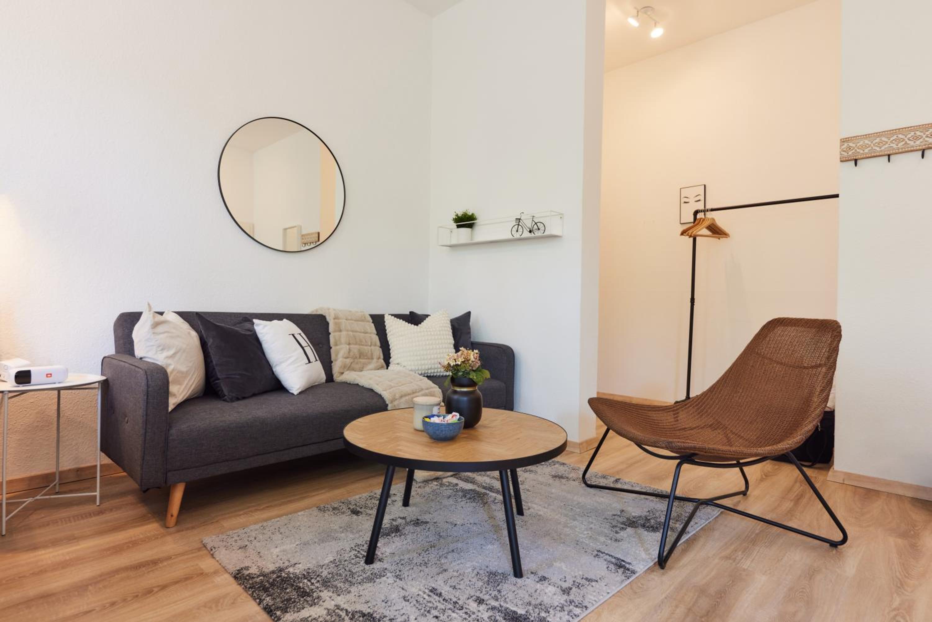 STUDIO3 zentral und ruhig mit Parkplatz, 5 min z Bali-T und GOP, Boxspringbett