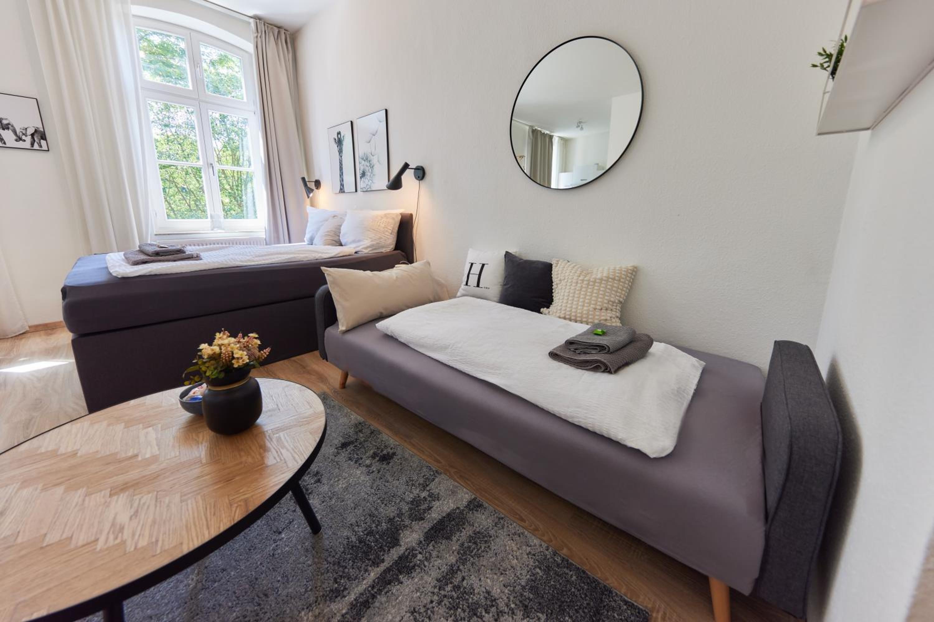 STUDIO3 zentral und ruhig mit Parkplatz, 5 min z Bali-T und GOP, Boxspringbett