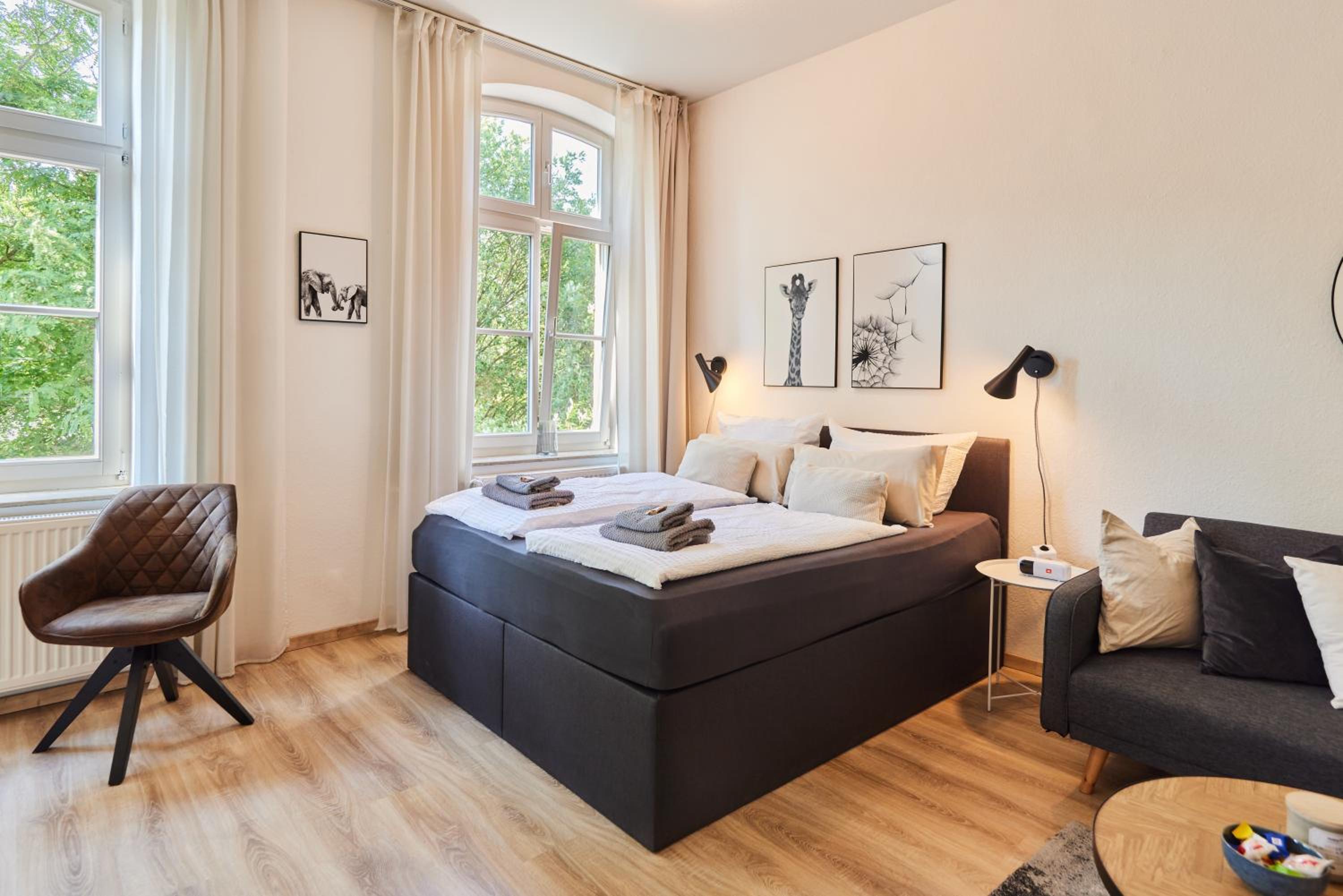 STUDIO3 zentral und ruhig mit Parkplatz, 5 min z Bali-T und GOP, Boxspringbett