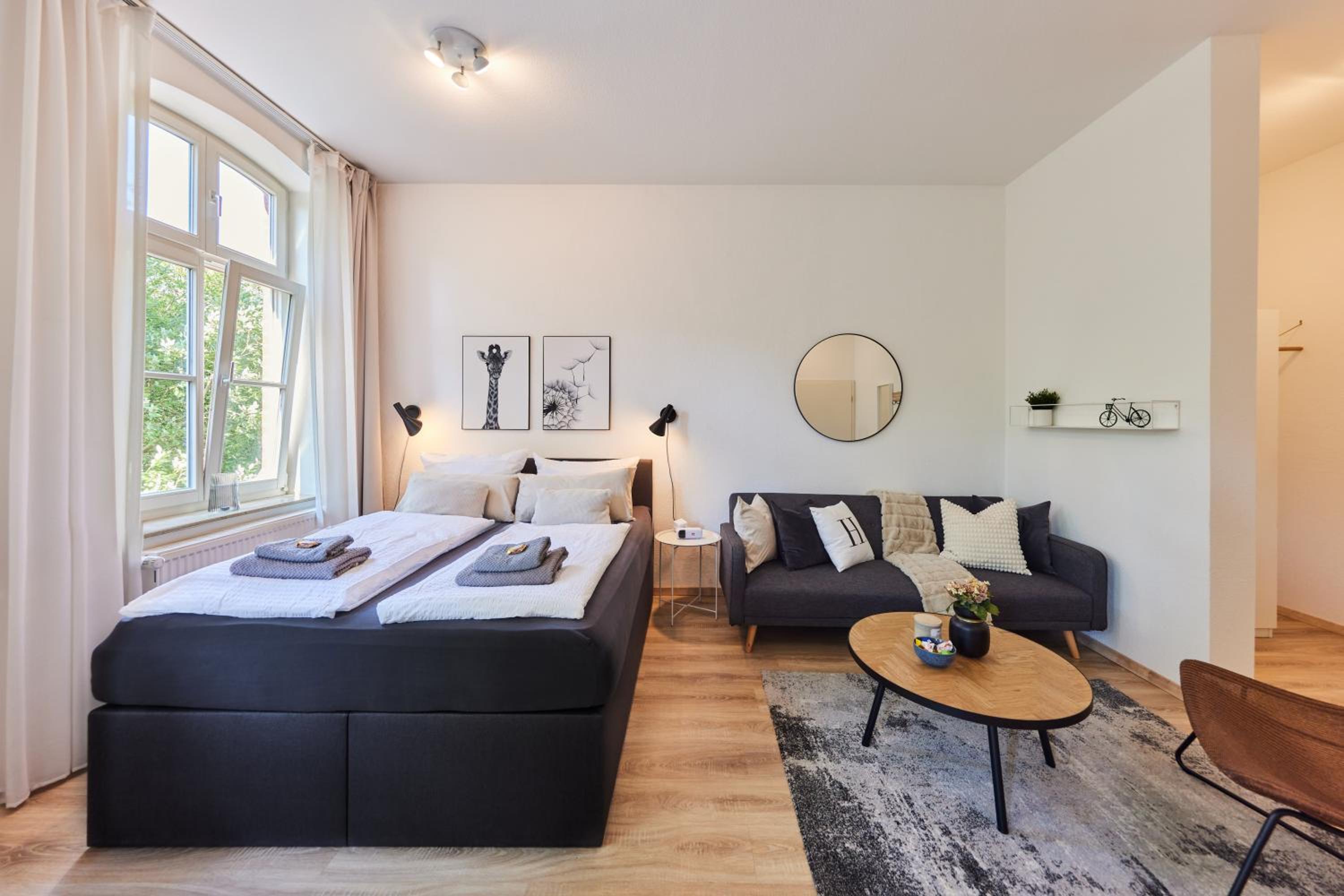 STUDIO3 zentral und ruhig mit Parkplatz, 5 min z Bali-T und GOP, Boxspringbett