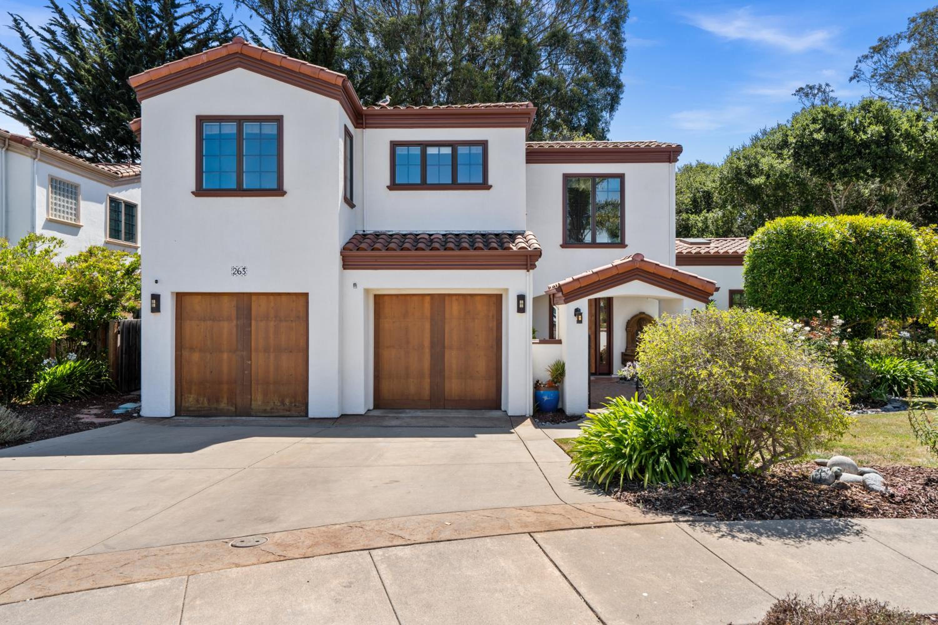 Gorgeous Santa Cruz Villa - Modern Beachside Paradise with NEW Hot Tub & Fast Wi-Fi view 4