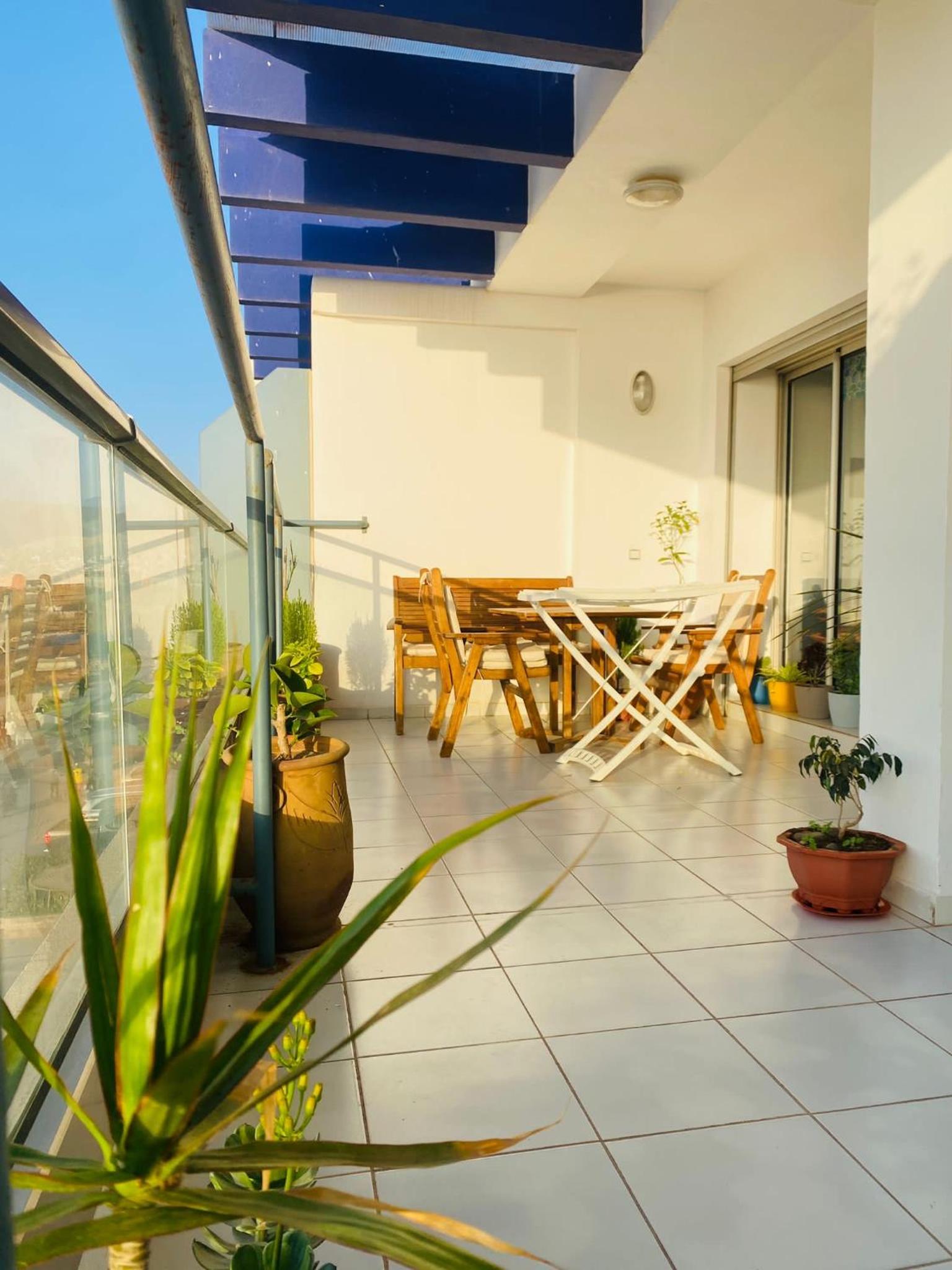 Beach and Mountain View Surf Apartment view 2