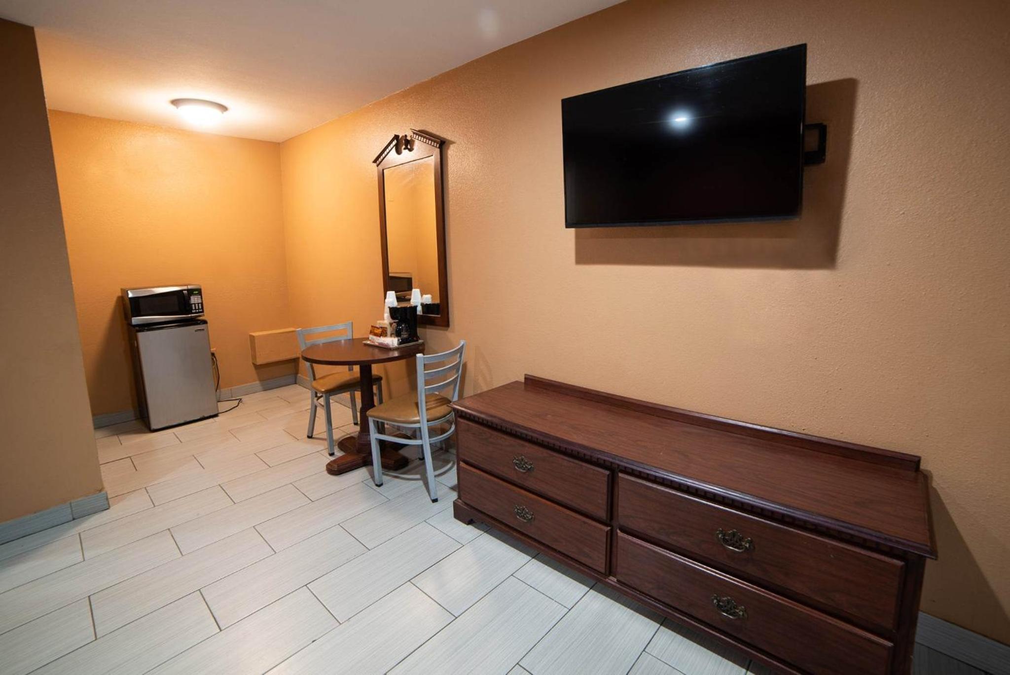 Americas Best Value Inn and Suites Siloam Springs view 4