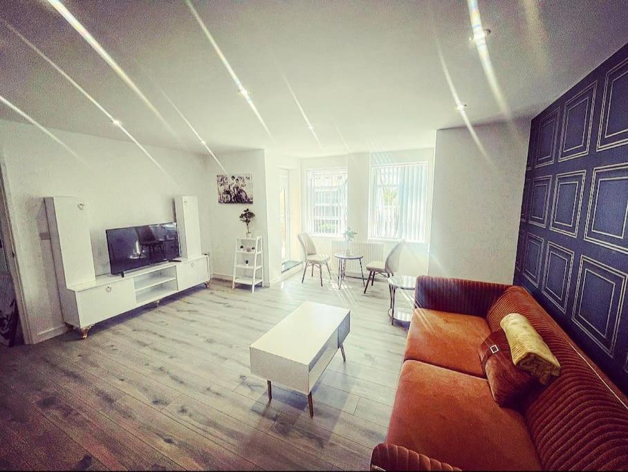 Oxford Vacations - The Chic Nexus Apartment 2023 New-Build - Property Image 35