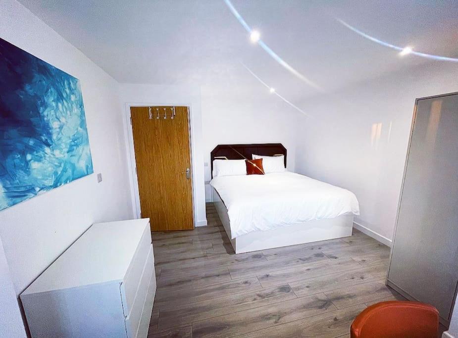 Oxford Vacations - The Chic Nexus Apartment 2023 New-Build - Property Image 2