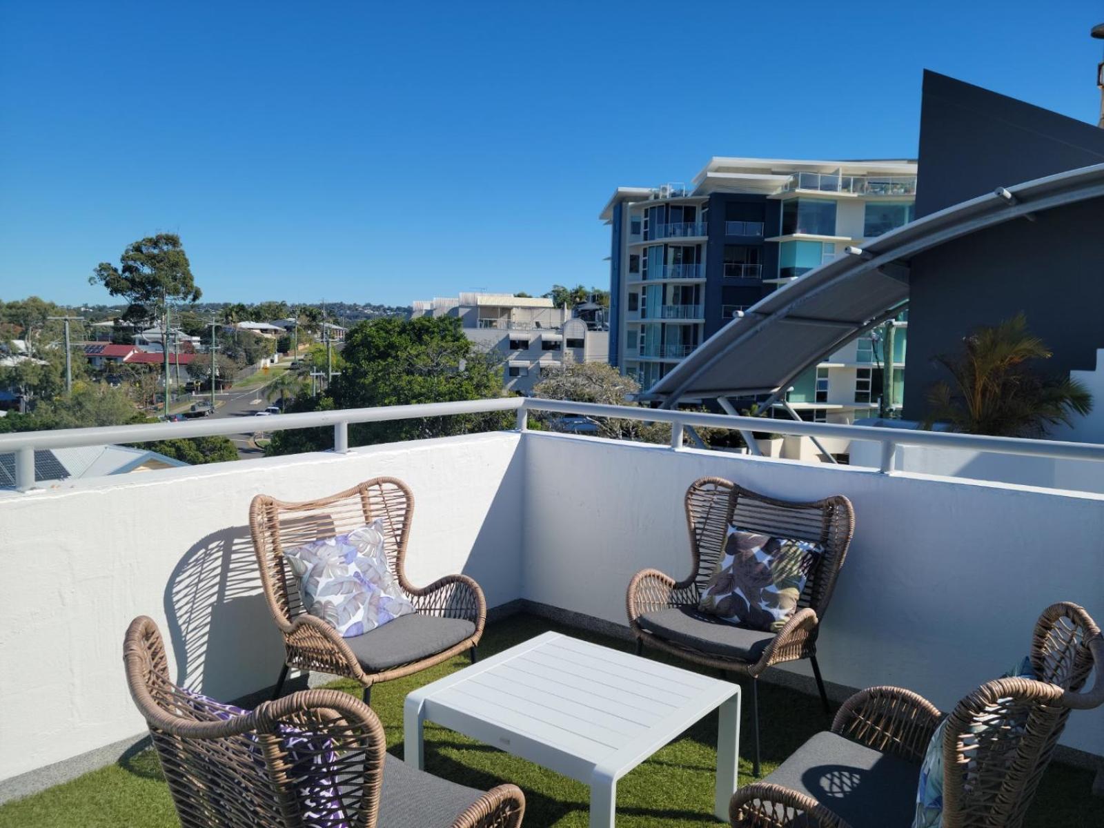 Mooloolab Beach Paradise 2 bedroom Unit - 350m from Beach