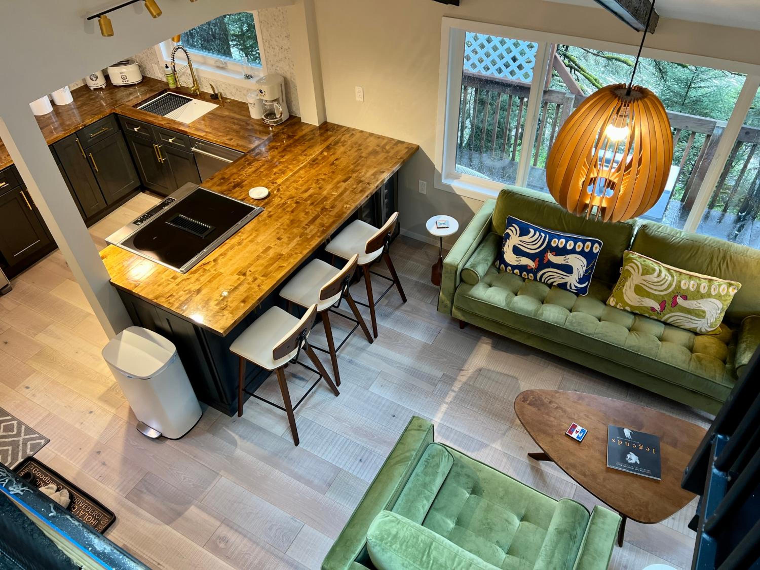 THE SHORELINE CABIN