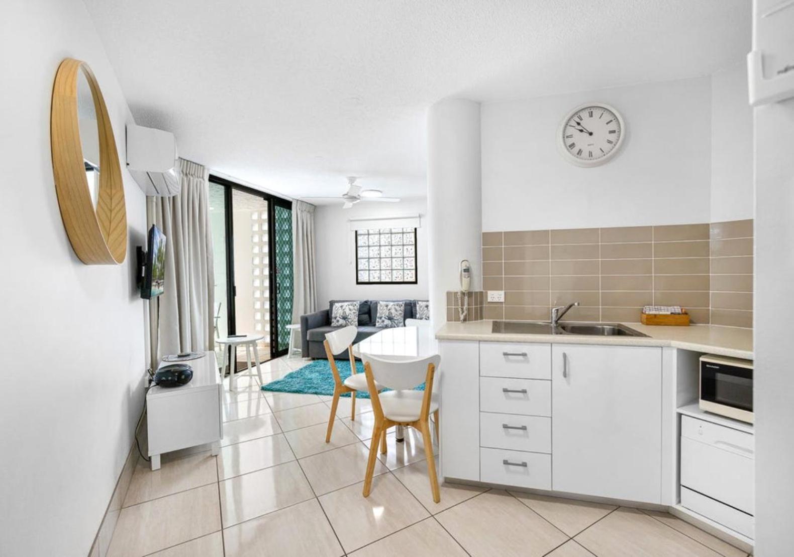 Mooloolab Beach Paradise 2 bedroom Unit - 350m from Beach