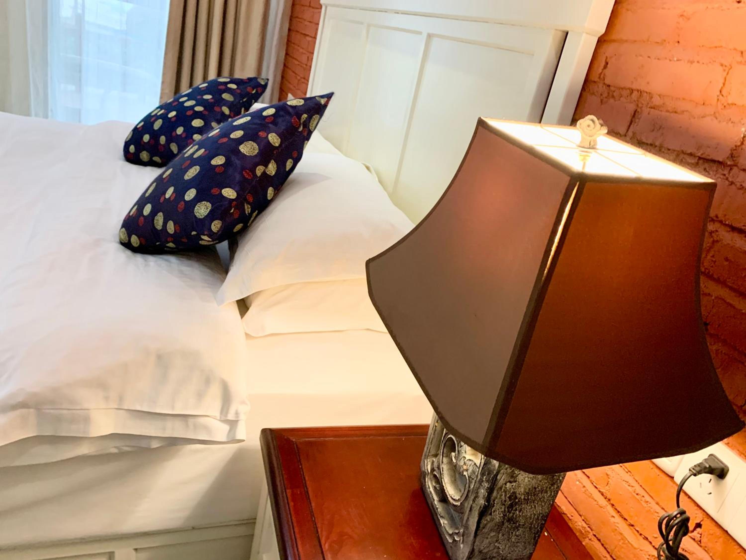 Guilin Crystal Crescent Moon Hotel