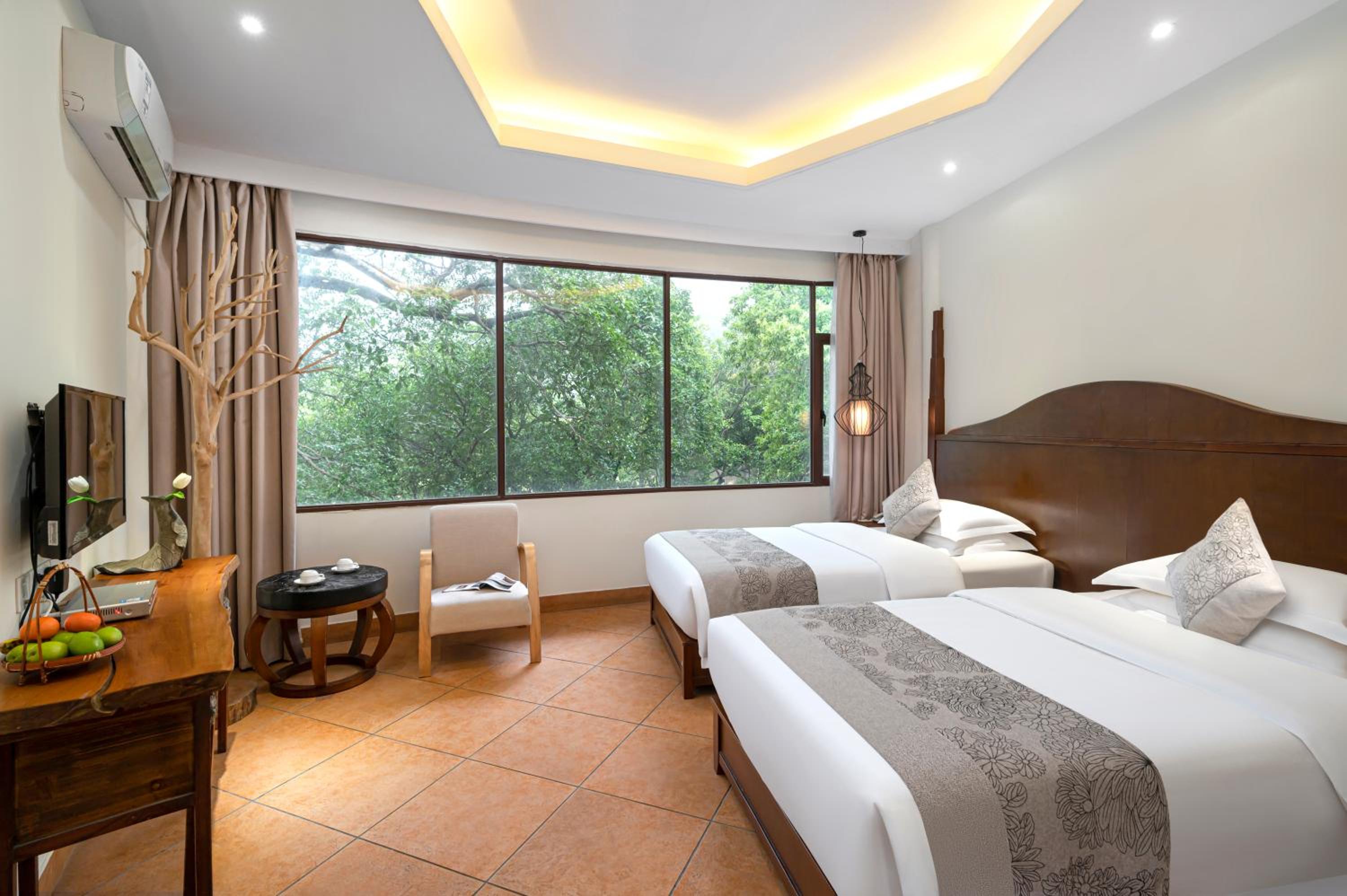 Guilin Crystal Crescent Moon Hotel