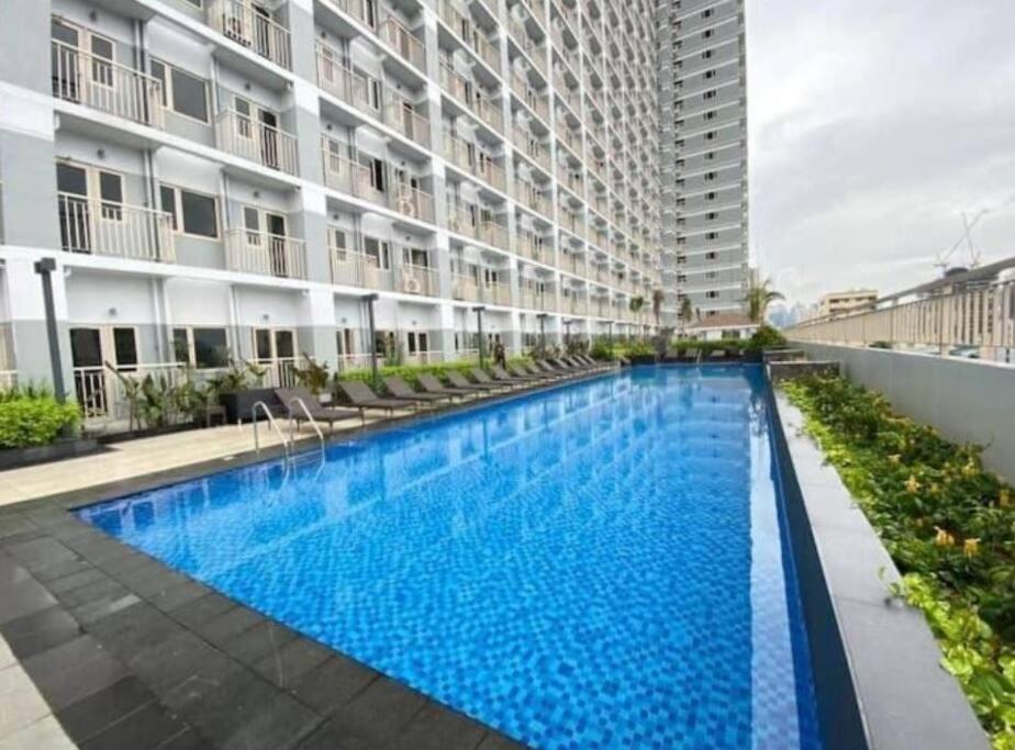 Sunset View 1BR Coast Residences near MOA PICC NAIA view 3
