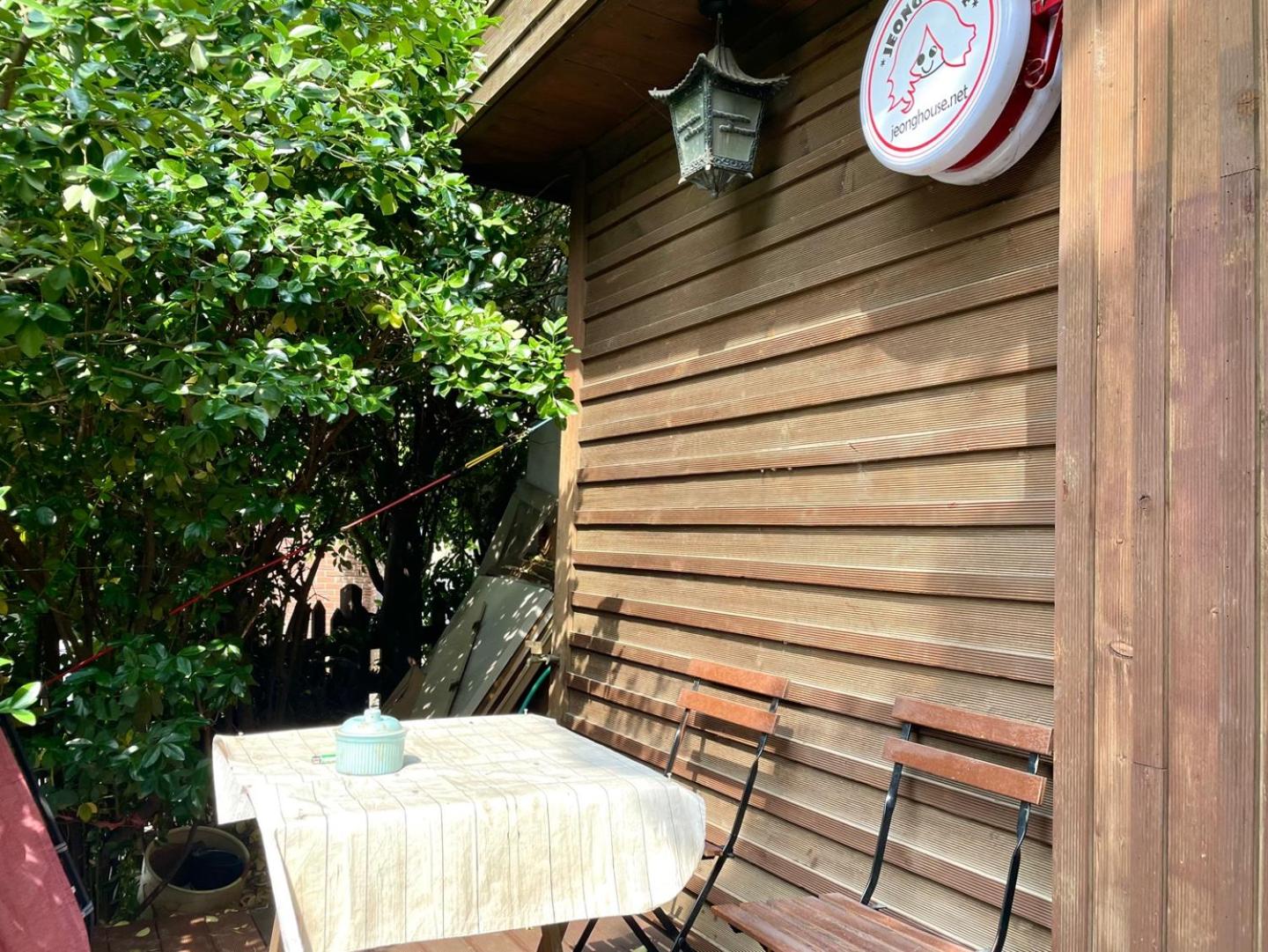 Jeong House