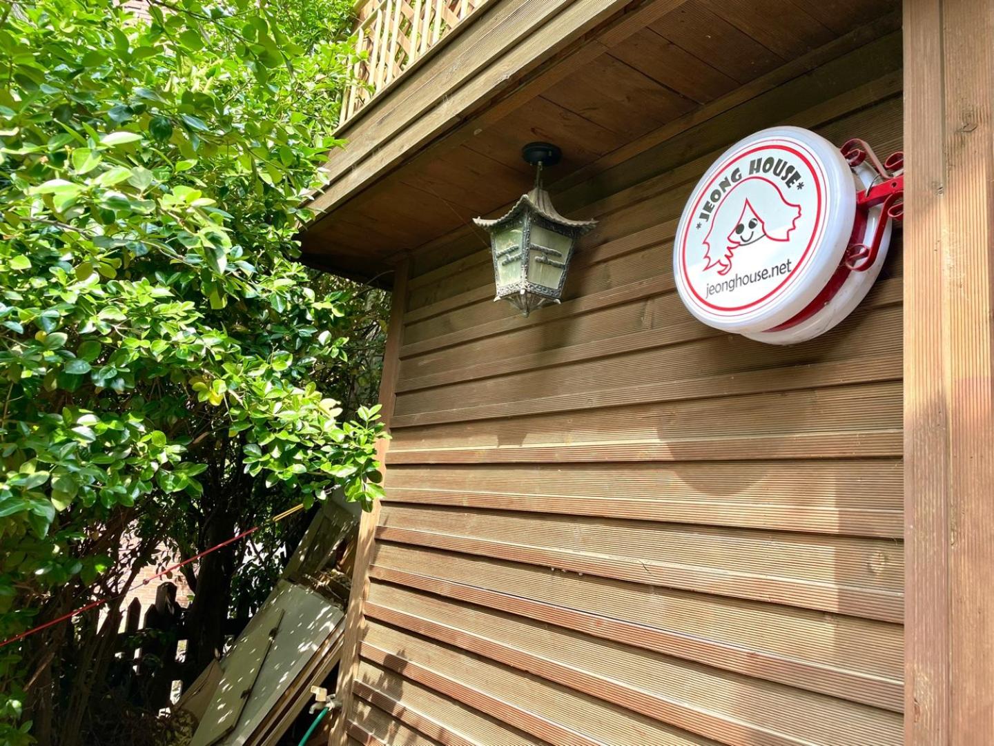 Jeong House