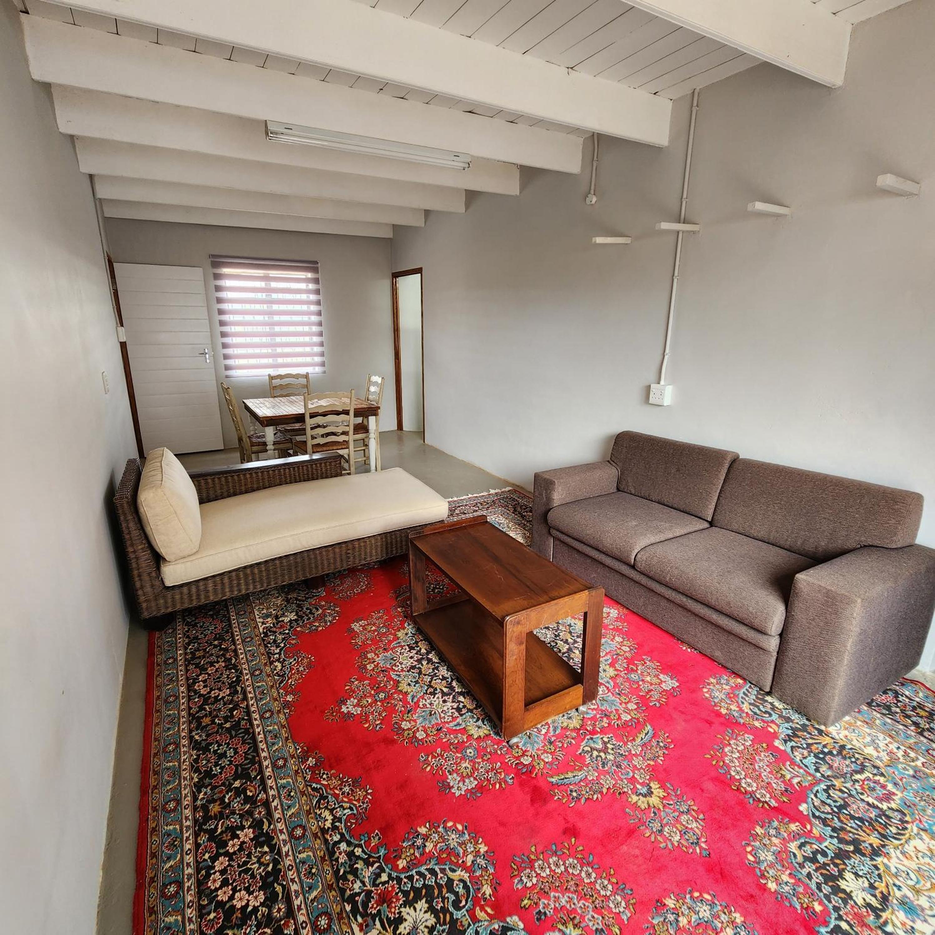 Karoo Leeu Cottage view 2