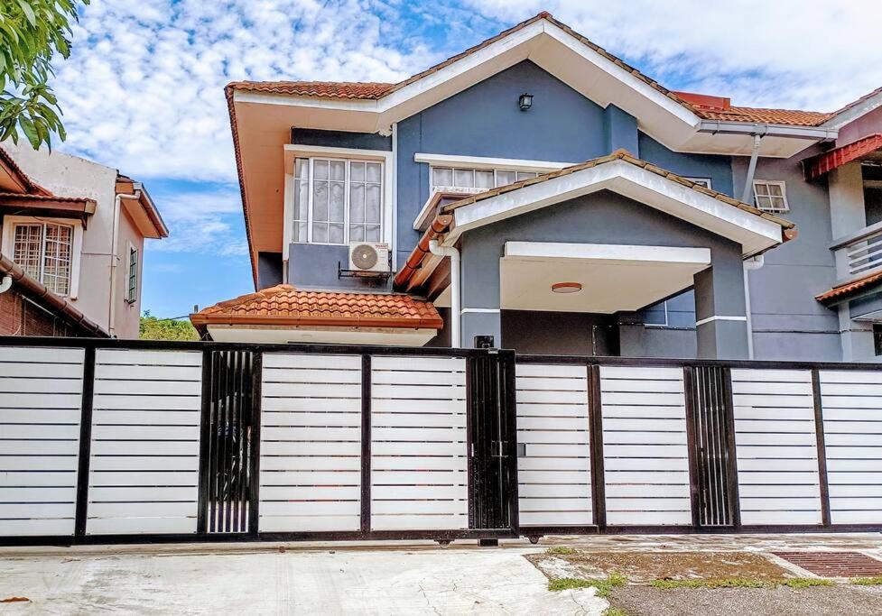 Tenang Retreat Holiday Home 3Bedroom 3Bath 2Parking photo 1