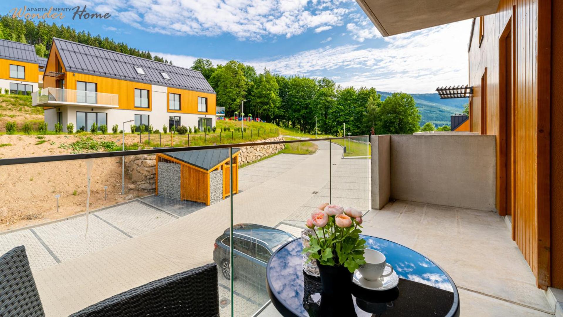 Wonder Home - Apartamenty Hillside tuż przy stoku, sklep, plac zabaw i zewnętrzna siłownia na terenie kompleksu